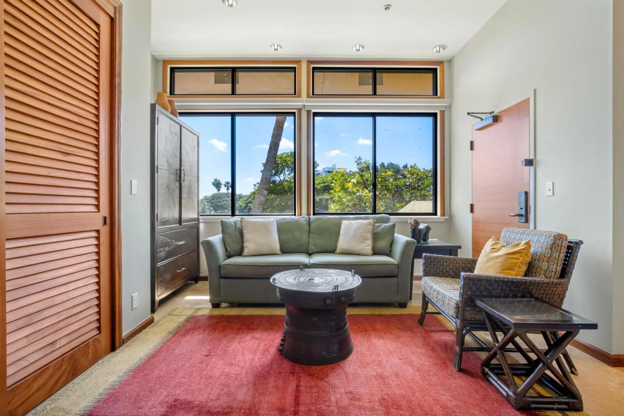 Seating area in Luana Waikiki Hotel & Suites