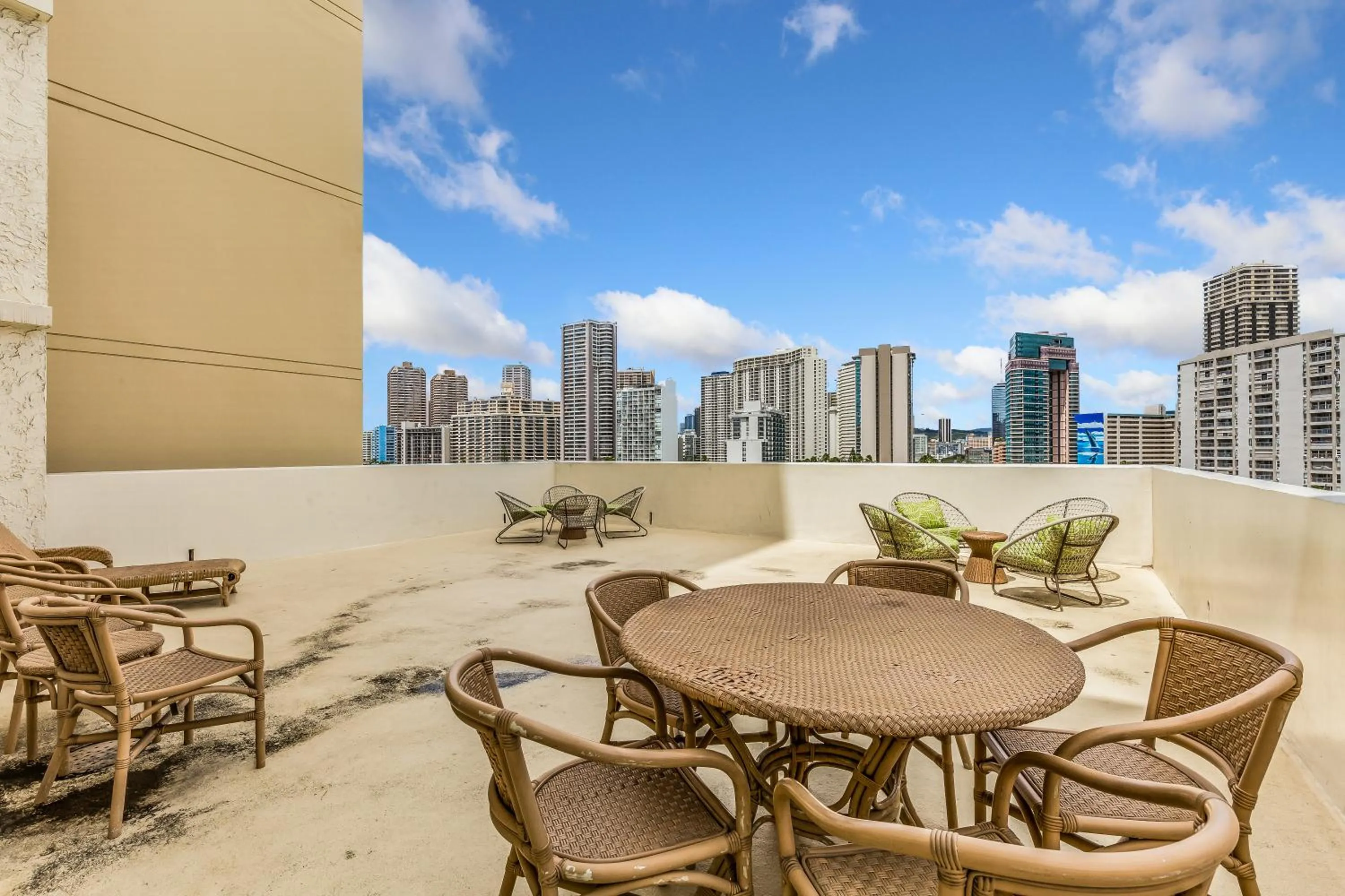 Balcony/Terrace in Luana Waikiki Hotel & Suites