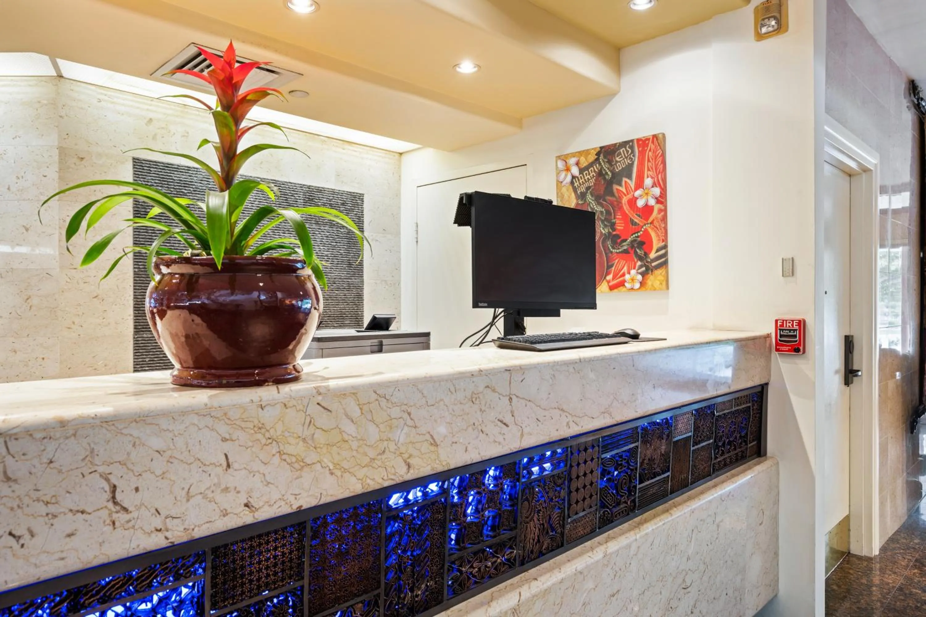 Lobby or reception in Luana Waikiki Hotel & Suites
