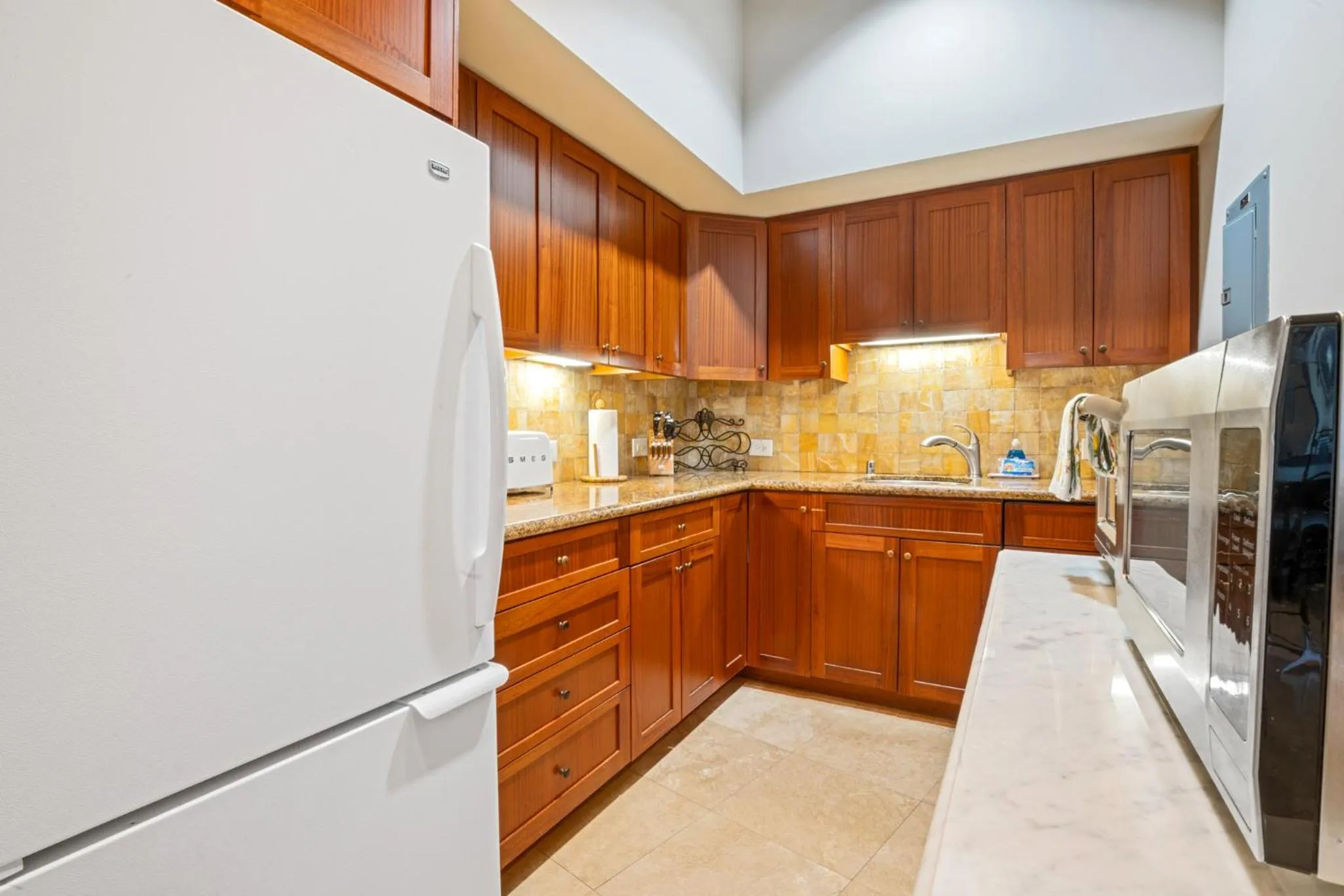 Kitchen or kitchenette in Luana Waikiki Hotel & Suites