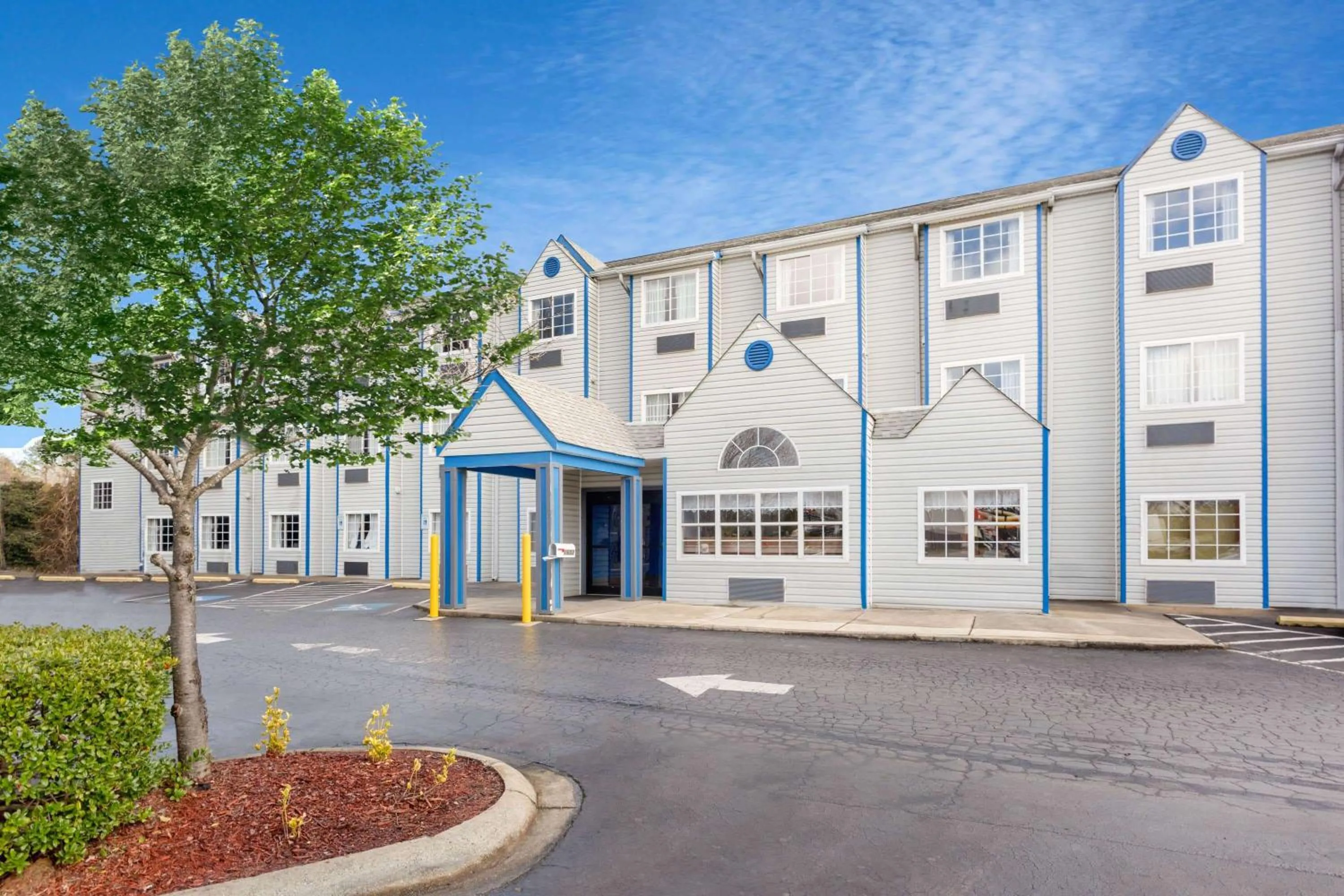 Property building in Microtel Inn & Suites by Wyndham Matthews/Charlotte