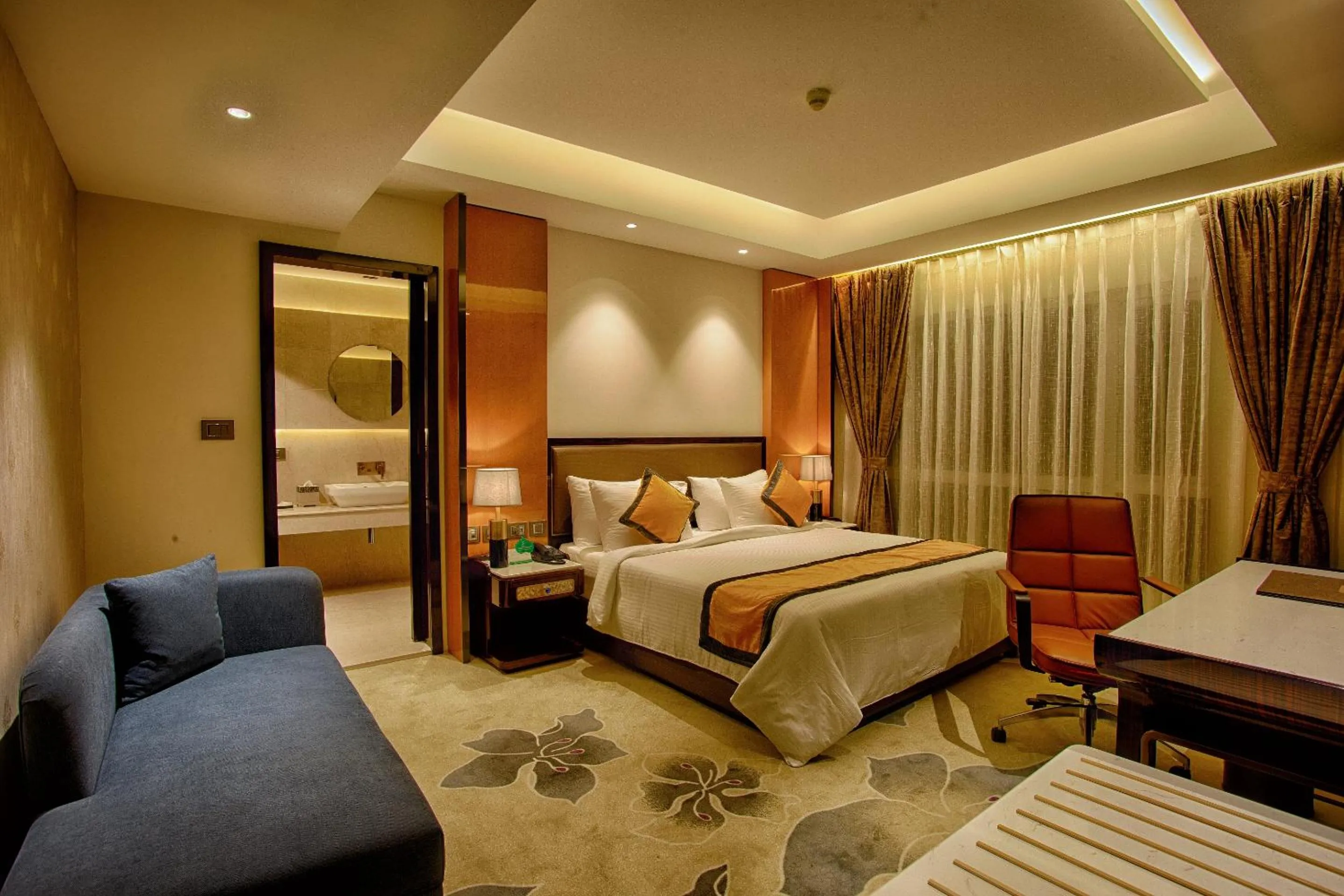 Photo of the whole room, Bed in Sunhill Portico