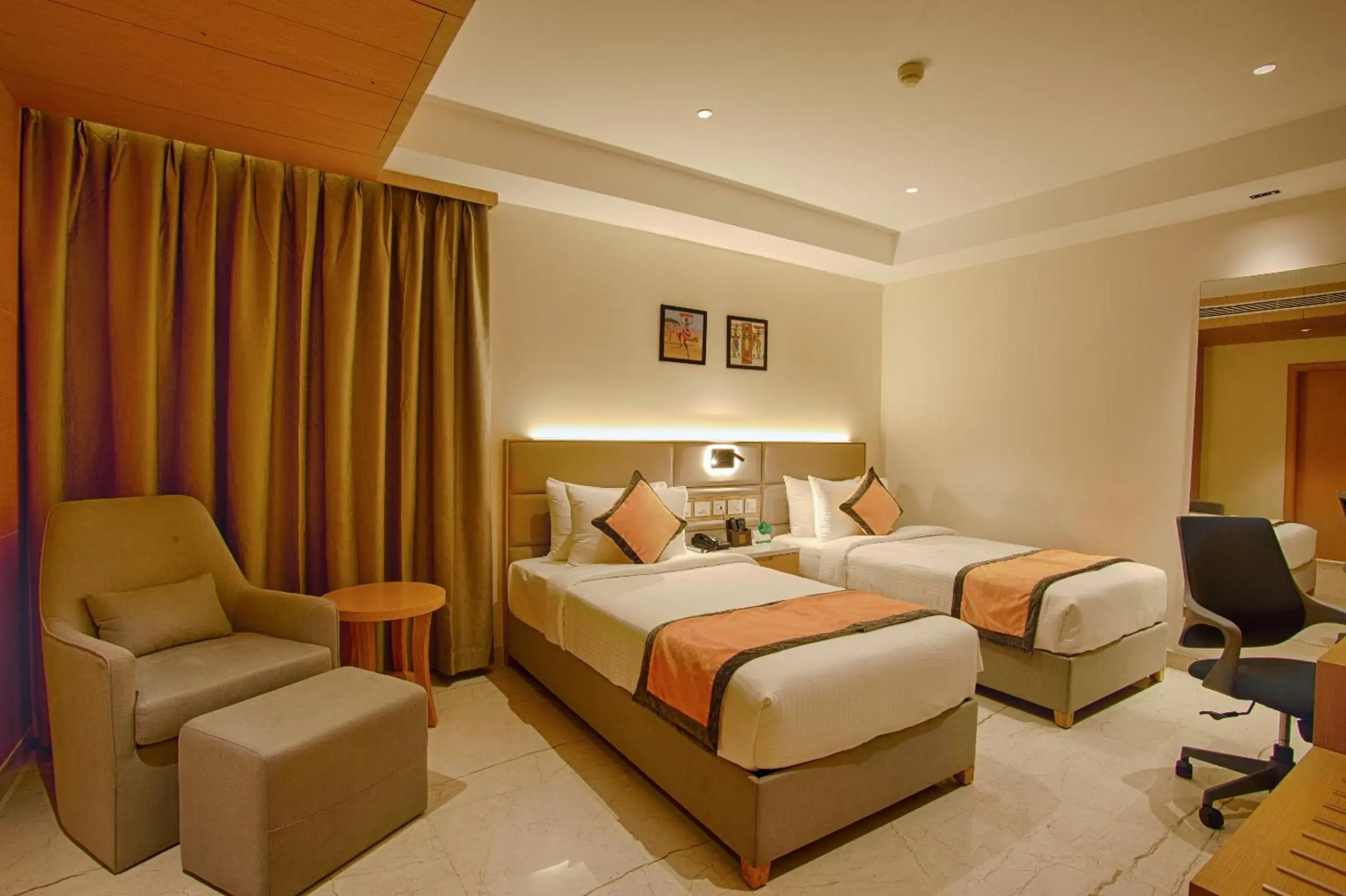 Photo of the whole room, Bed in Sunhill Portico Photo of the whole room, Bed in Sunhill Portico