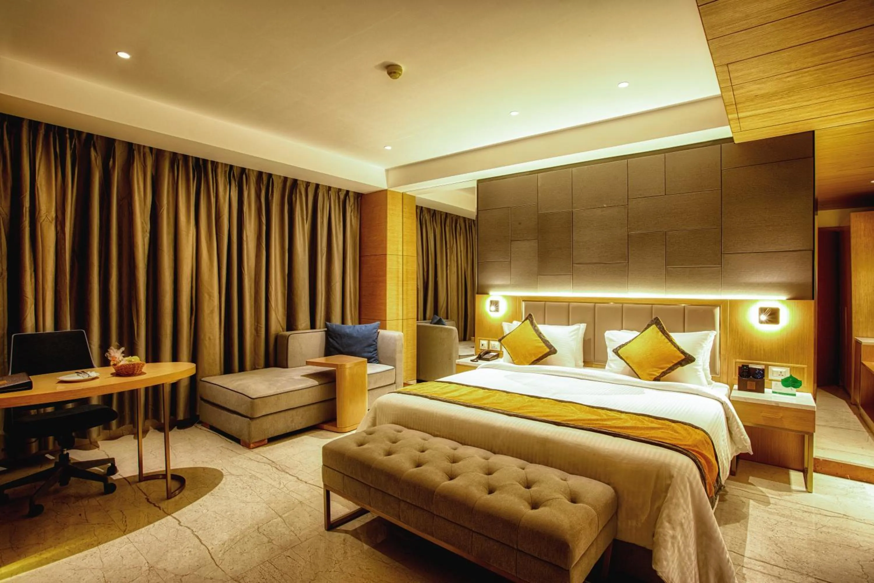 Photo of the whole room, Bed in Sunhill Portico