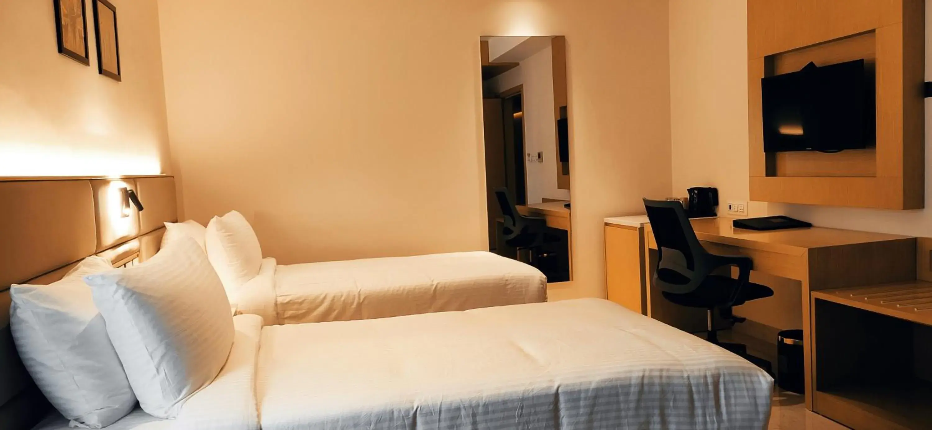 Photo of the whole room, Bed in Sunhill Portico Photo of the whole room, Bed in Sunhill Portico