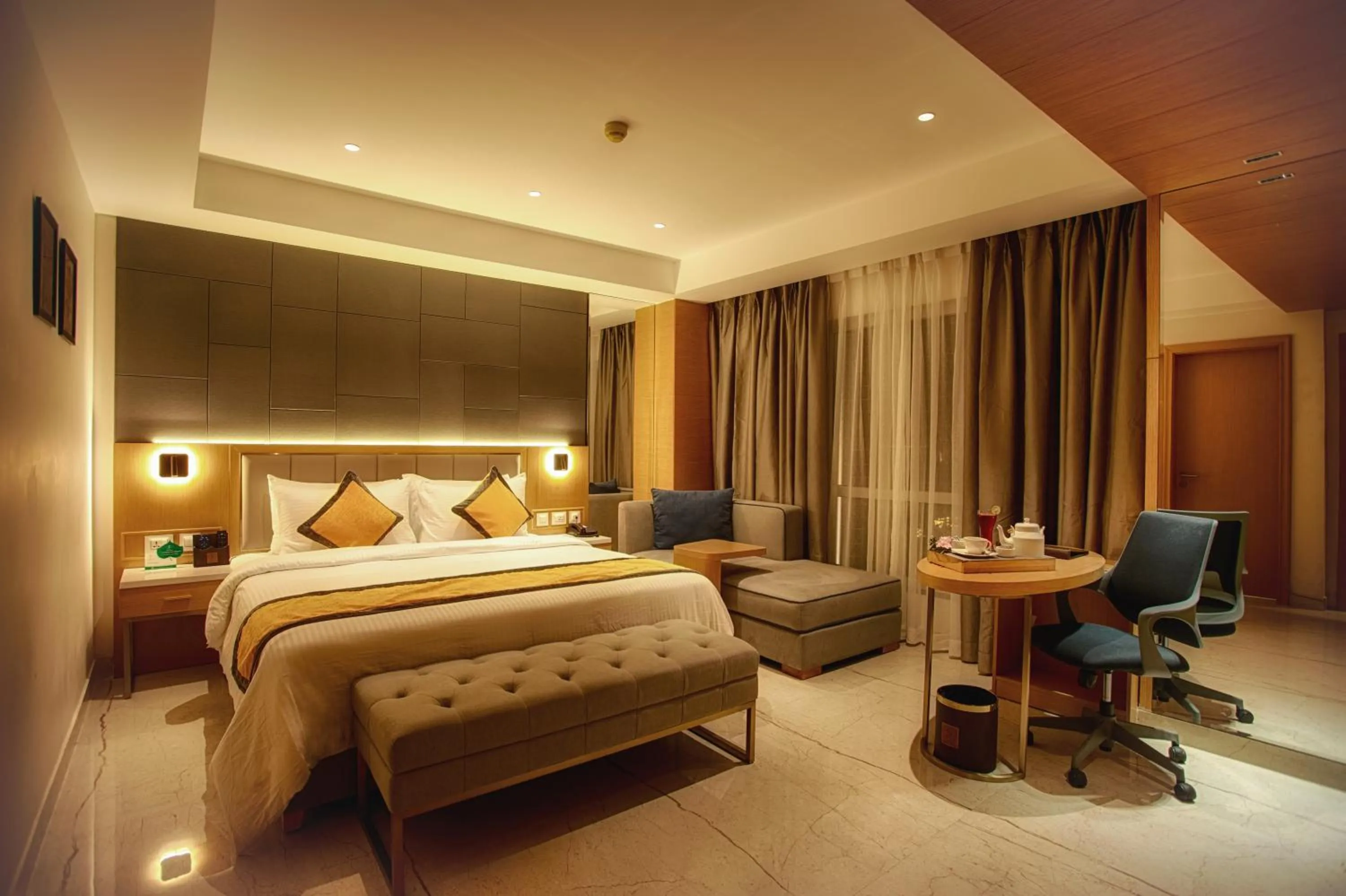 Photo of the whole room, Bed in Sunhill Portico