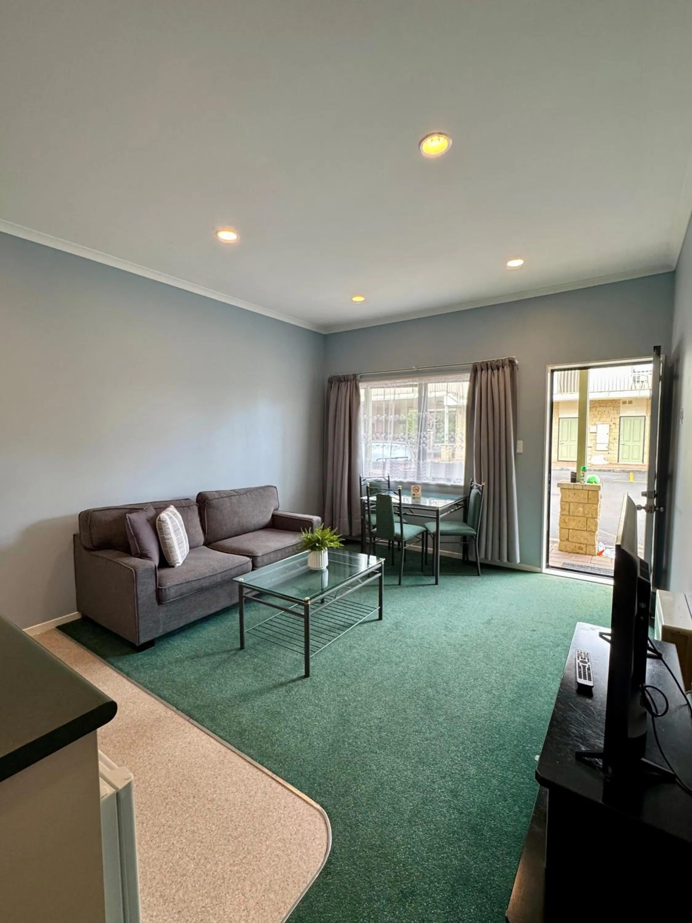 Photo of the whole room in O'Reillys Motel
