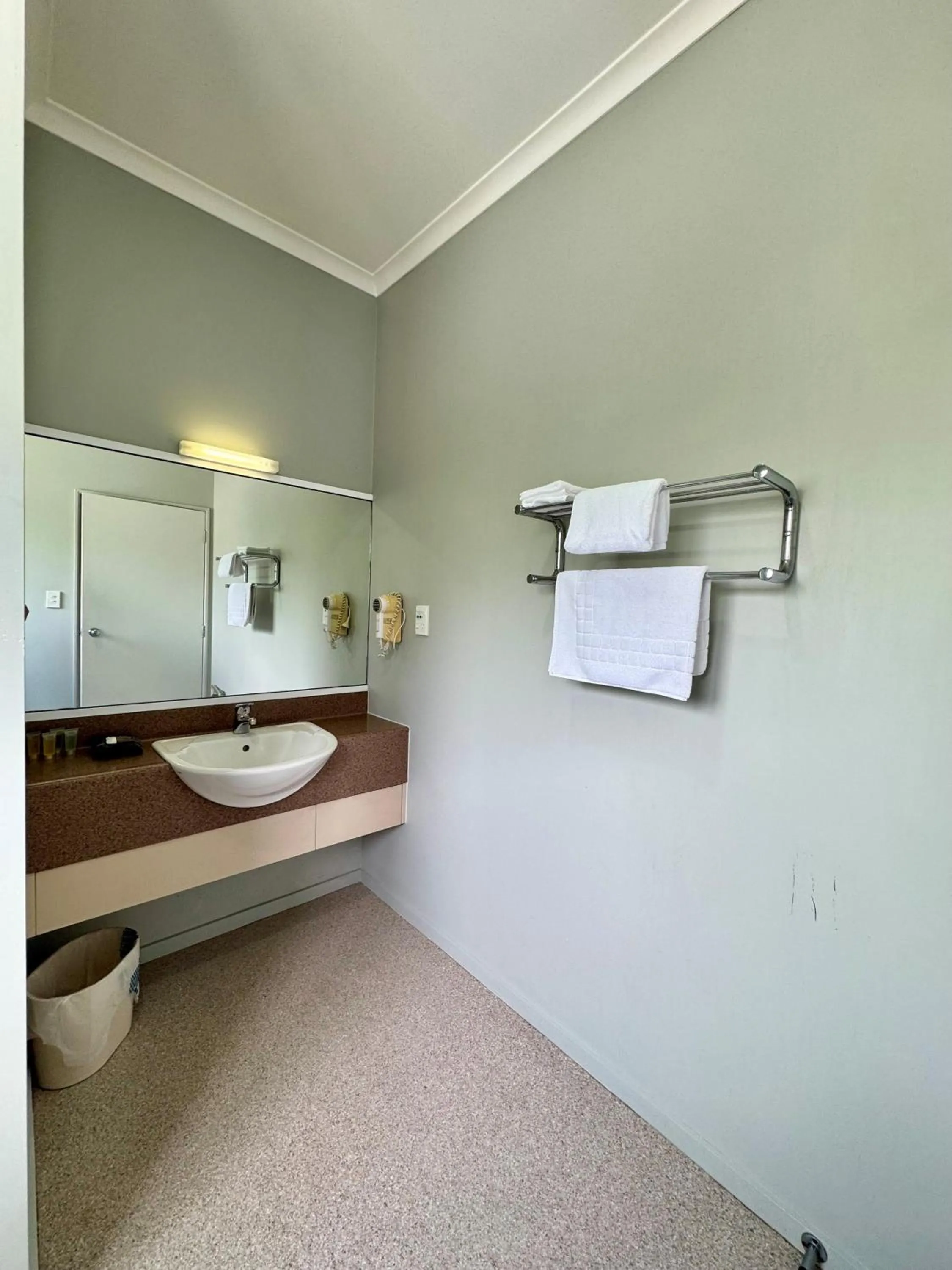 Bathroom in O'Reillys Motel