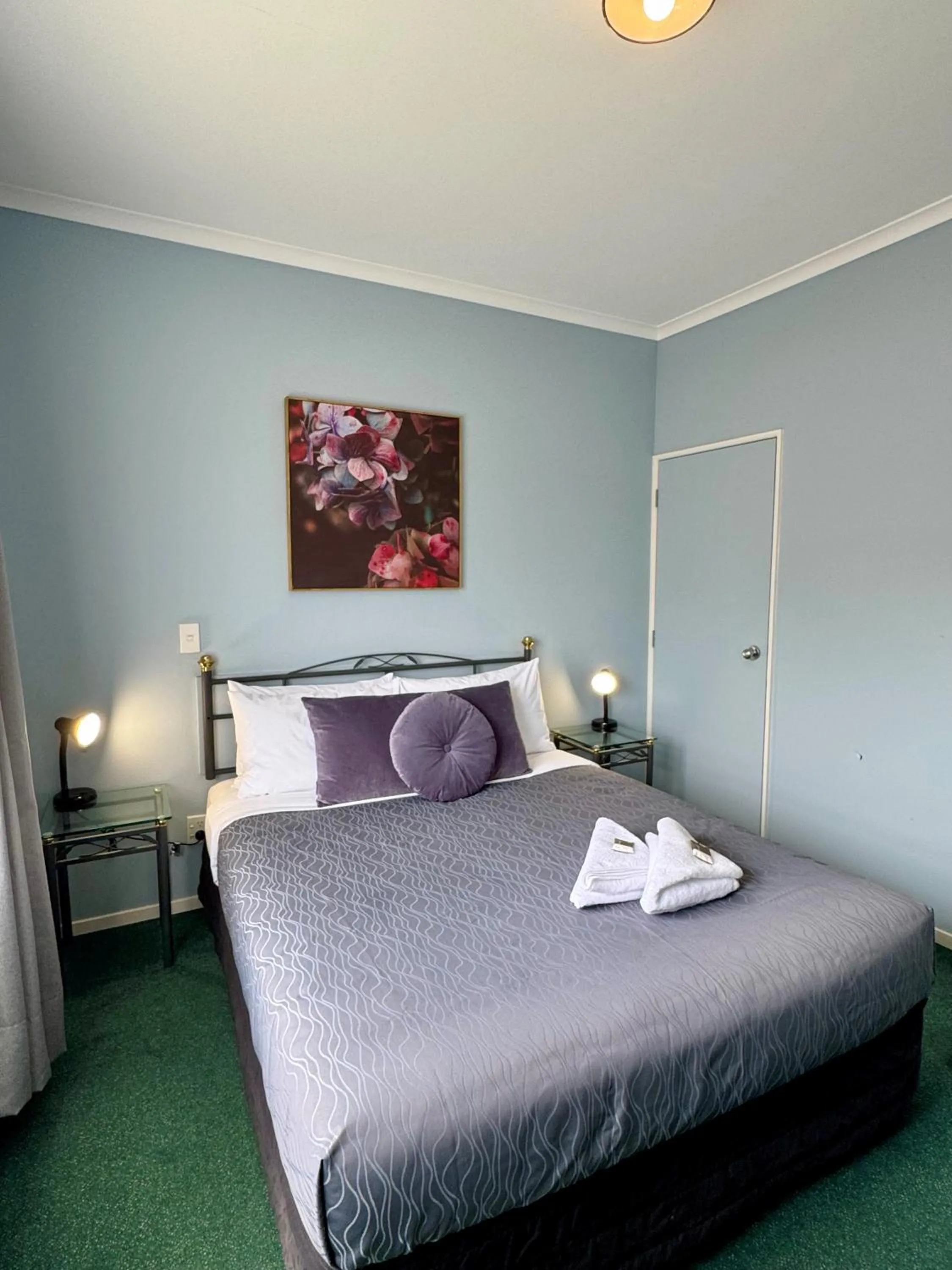 Bedroom, Bed in O'Reillys Motel