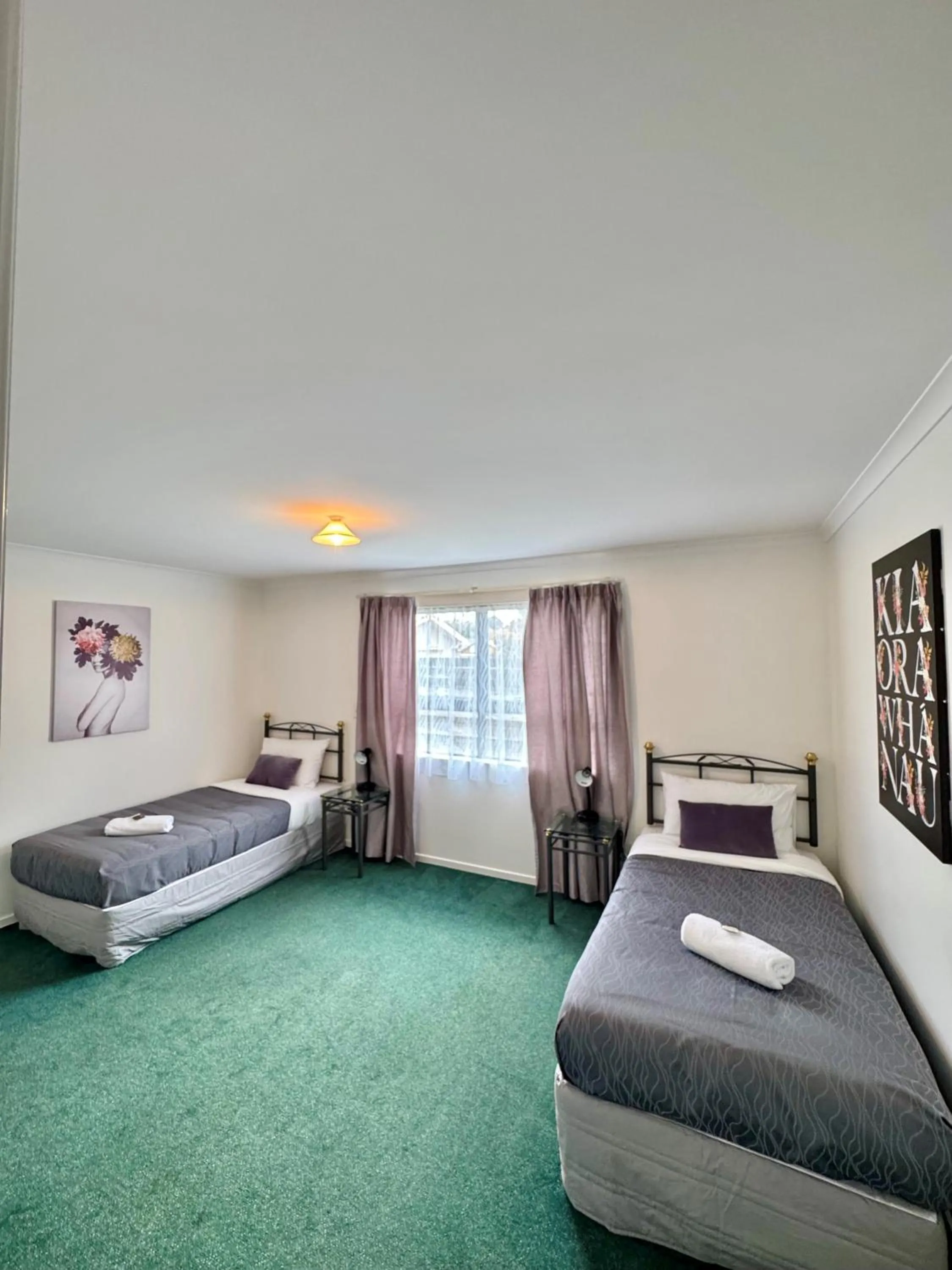 Bedroom, Bed in O'Reillys Motel