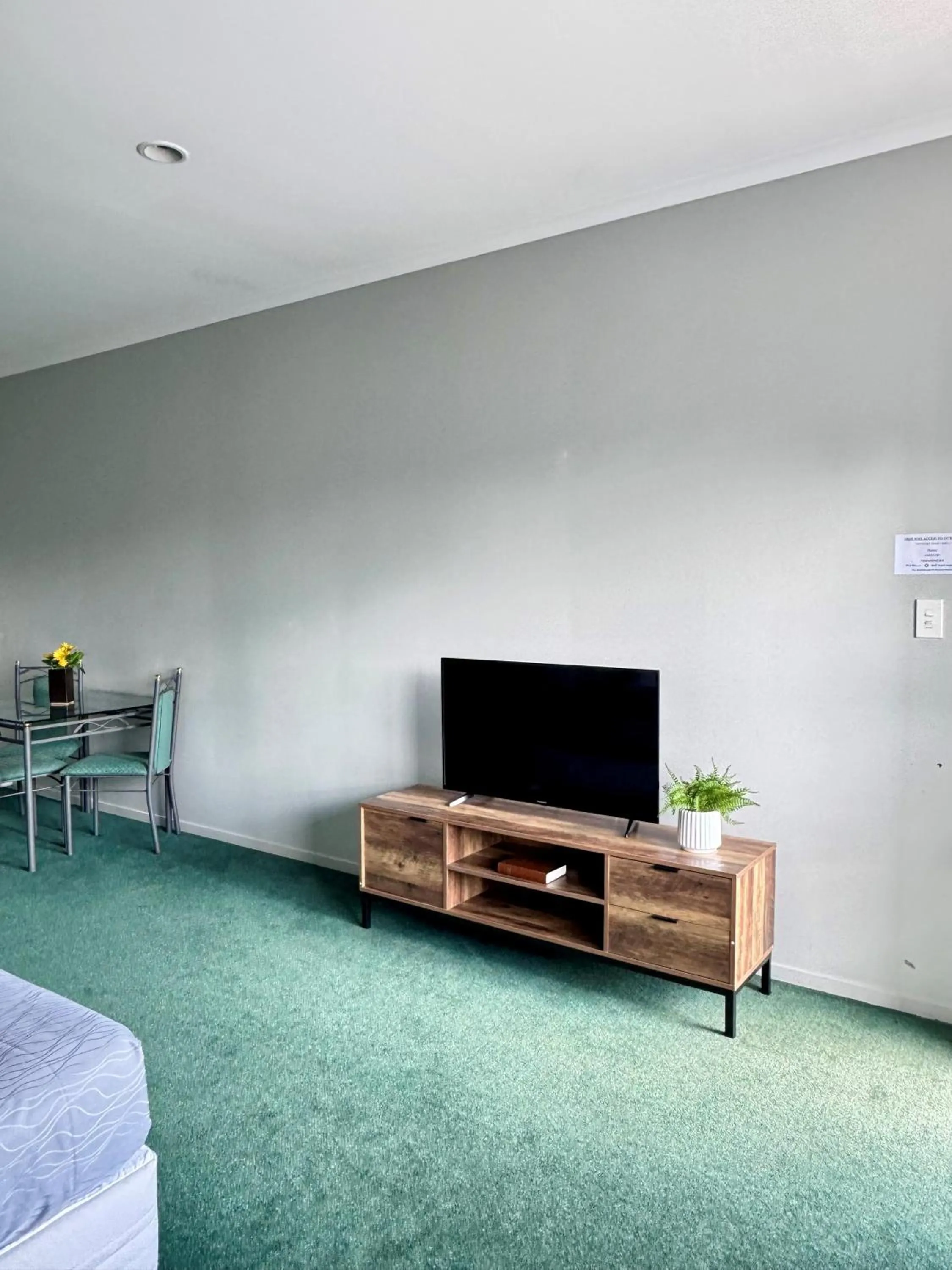 TV and multimedia in O'Reillys Motel