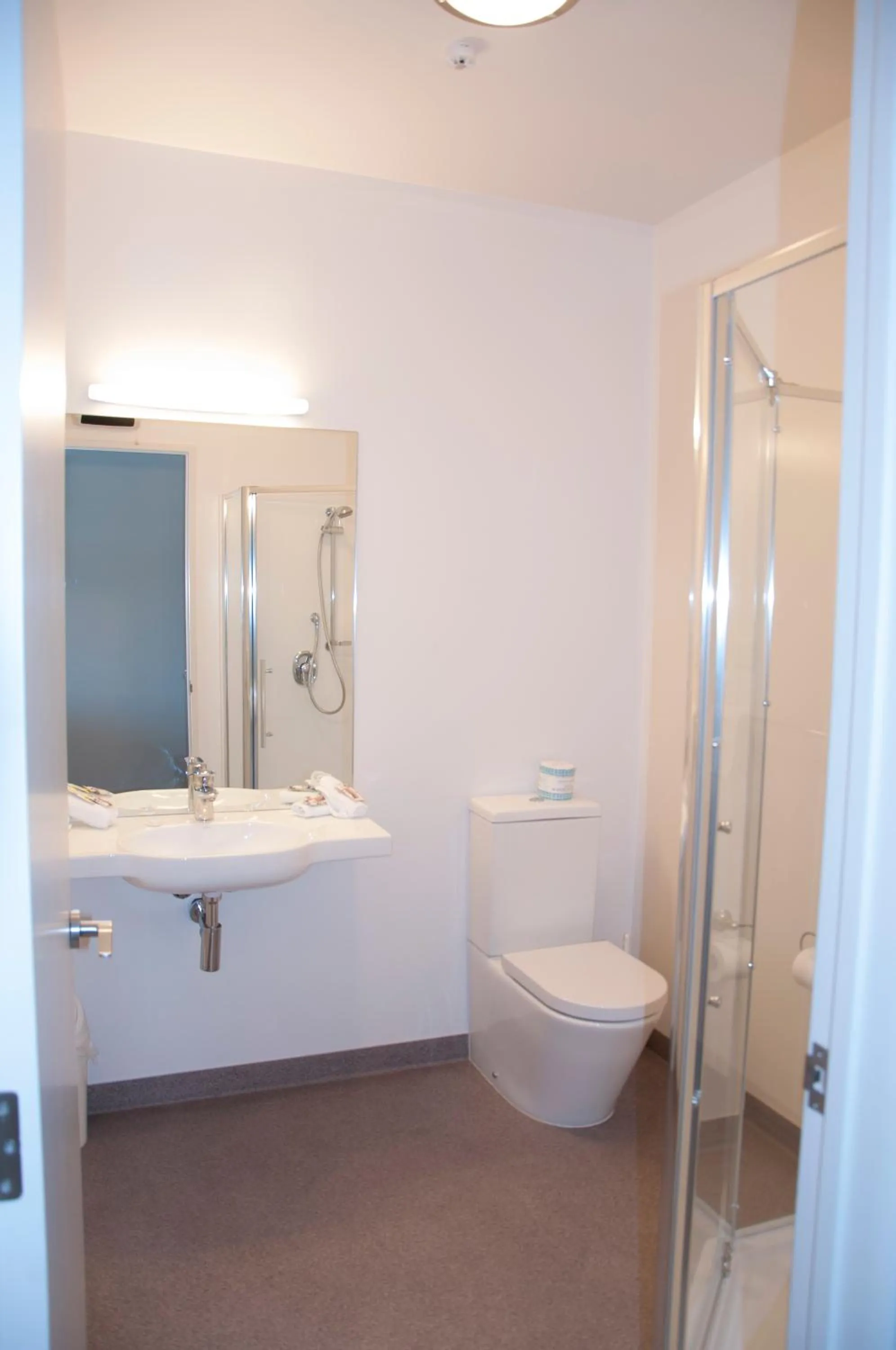 Bathroom in Northpark Motel