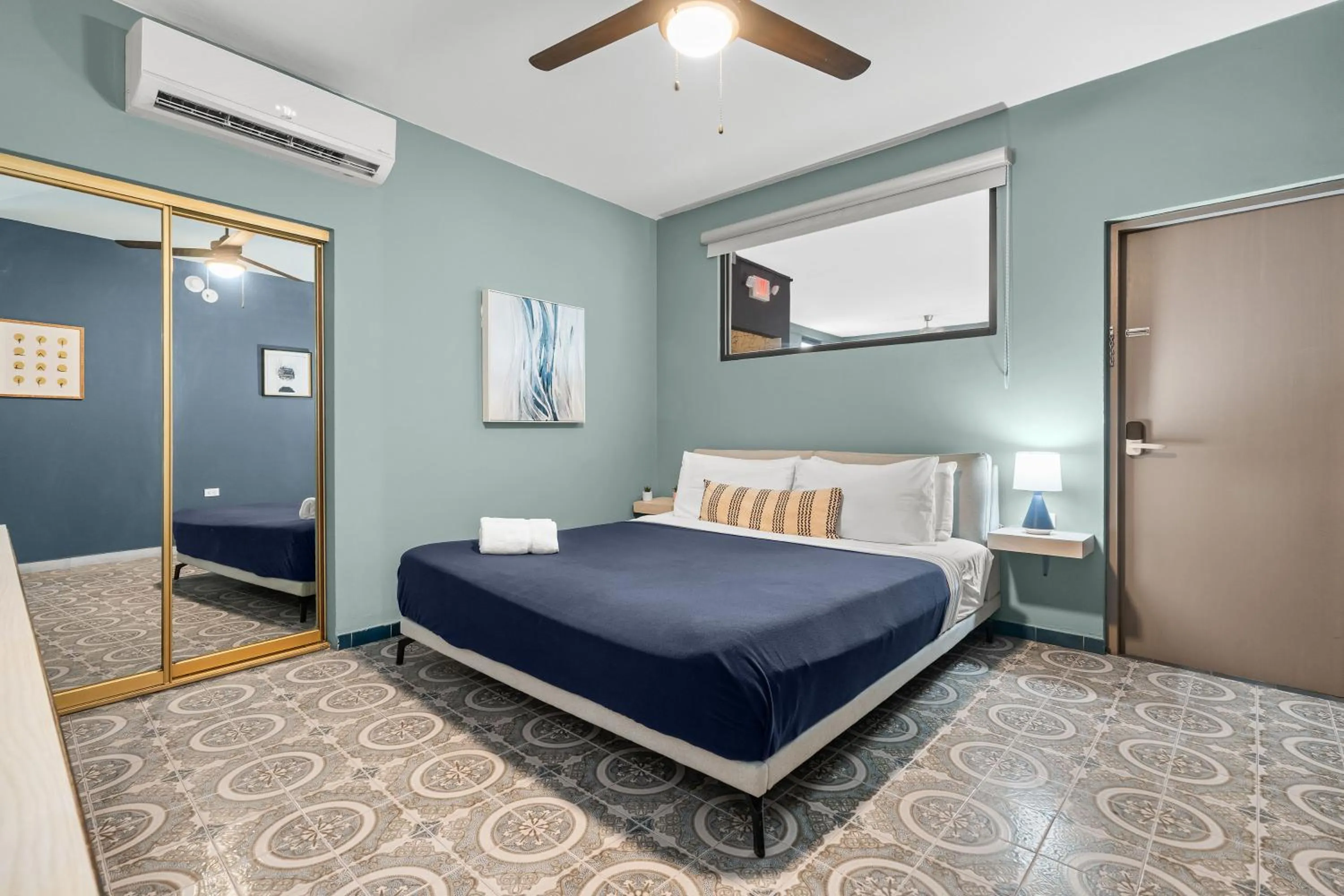 Bedroom, Bed in La Buena Vida Inn