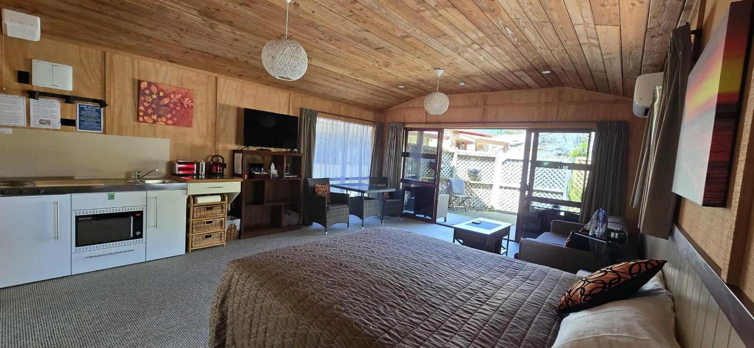 Bed in The Rocks Chalets