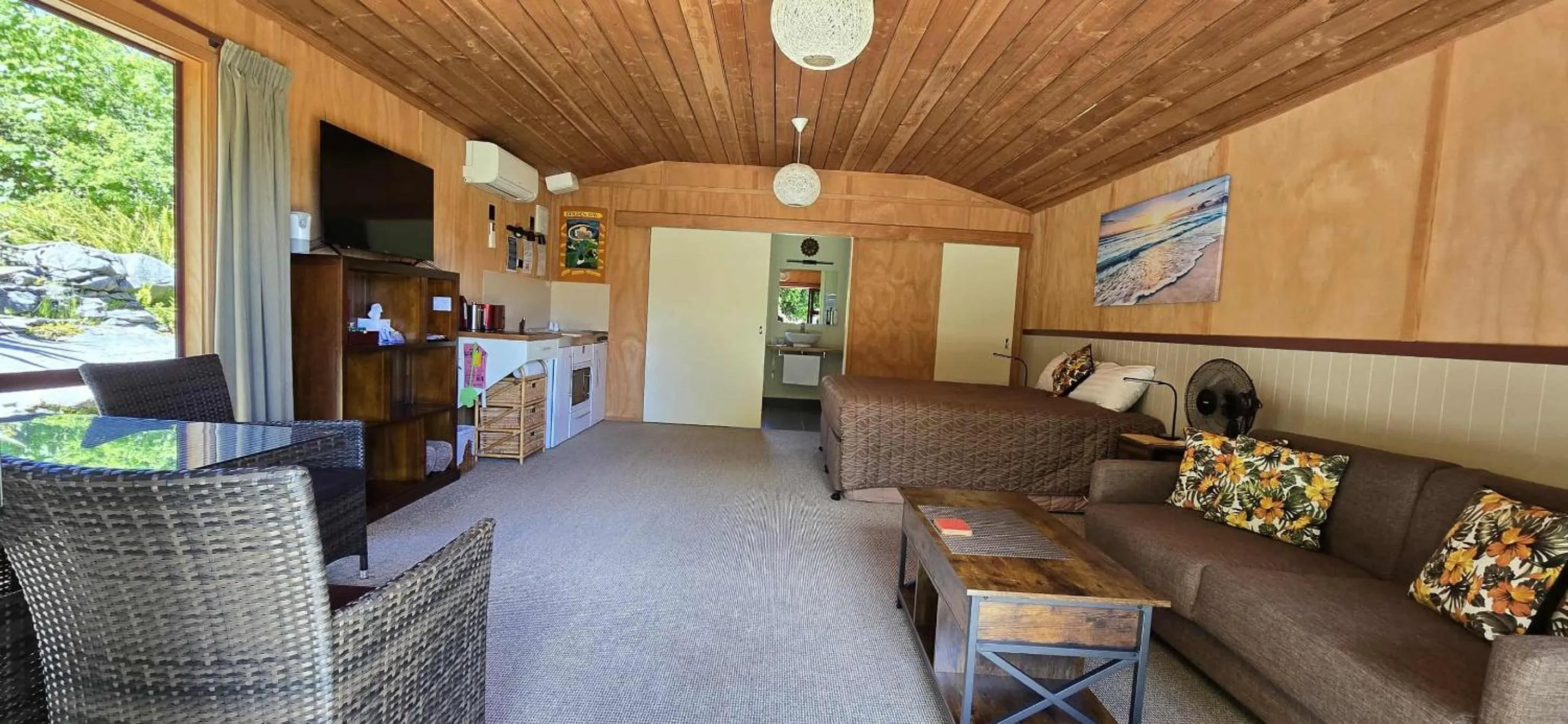 Bed in The Rocks Chalets