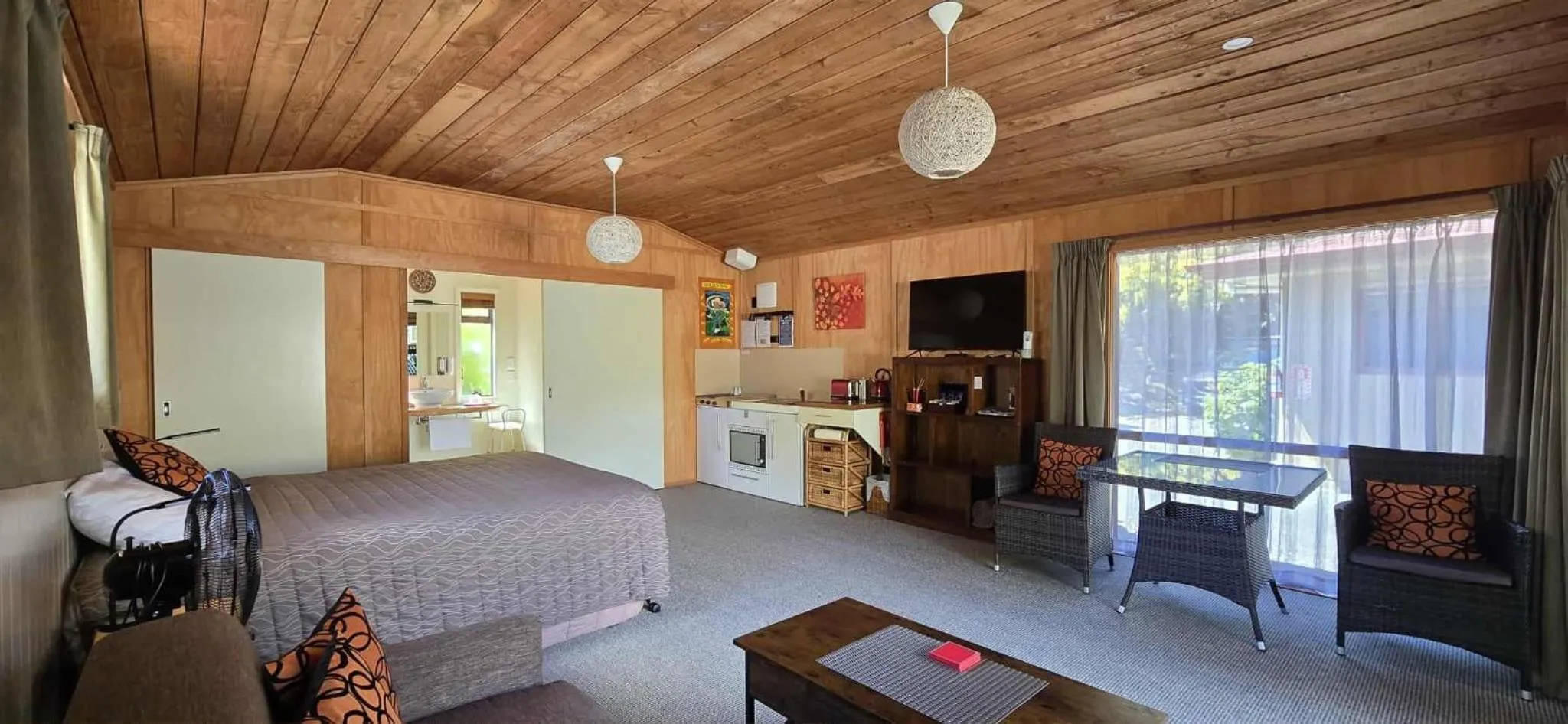 Bed in The Rocks Chalets