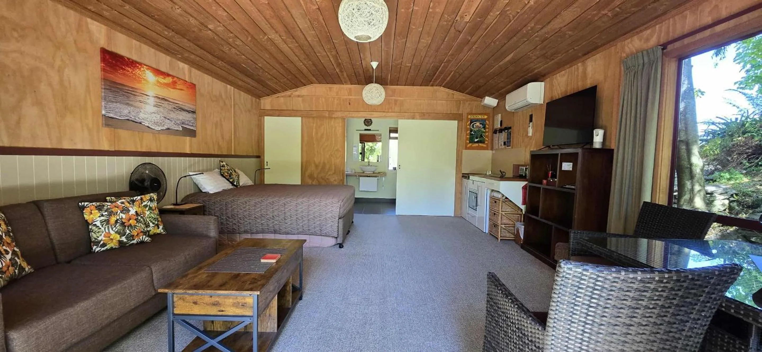 Bed in The Rocks Chalets