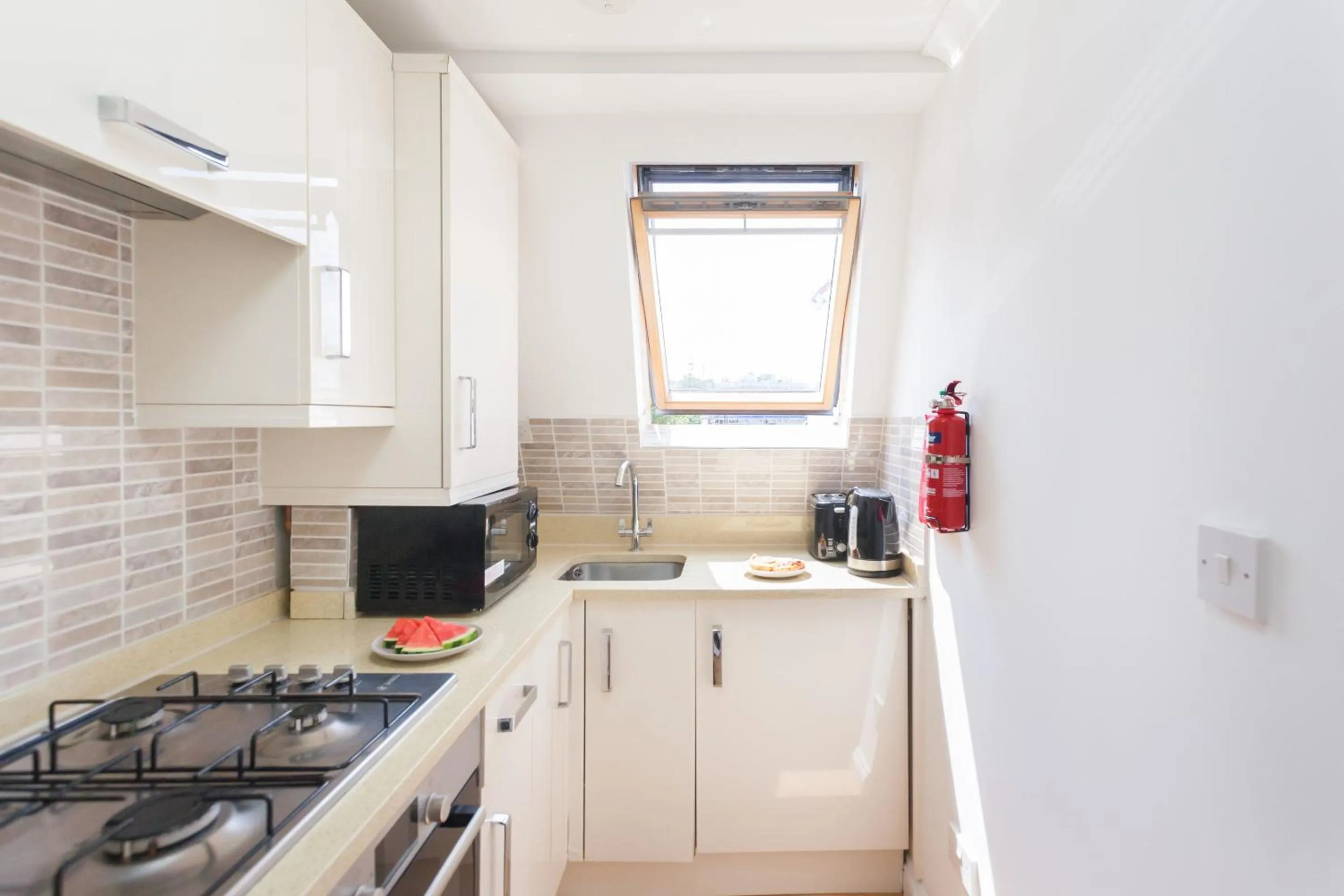 Kitchen or kitchenette in Euston Modern Apartments