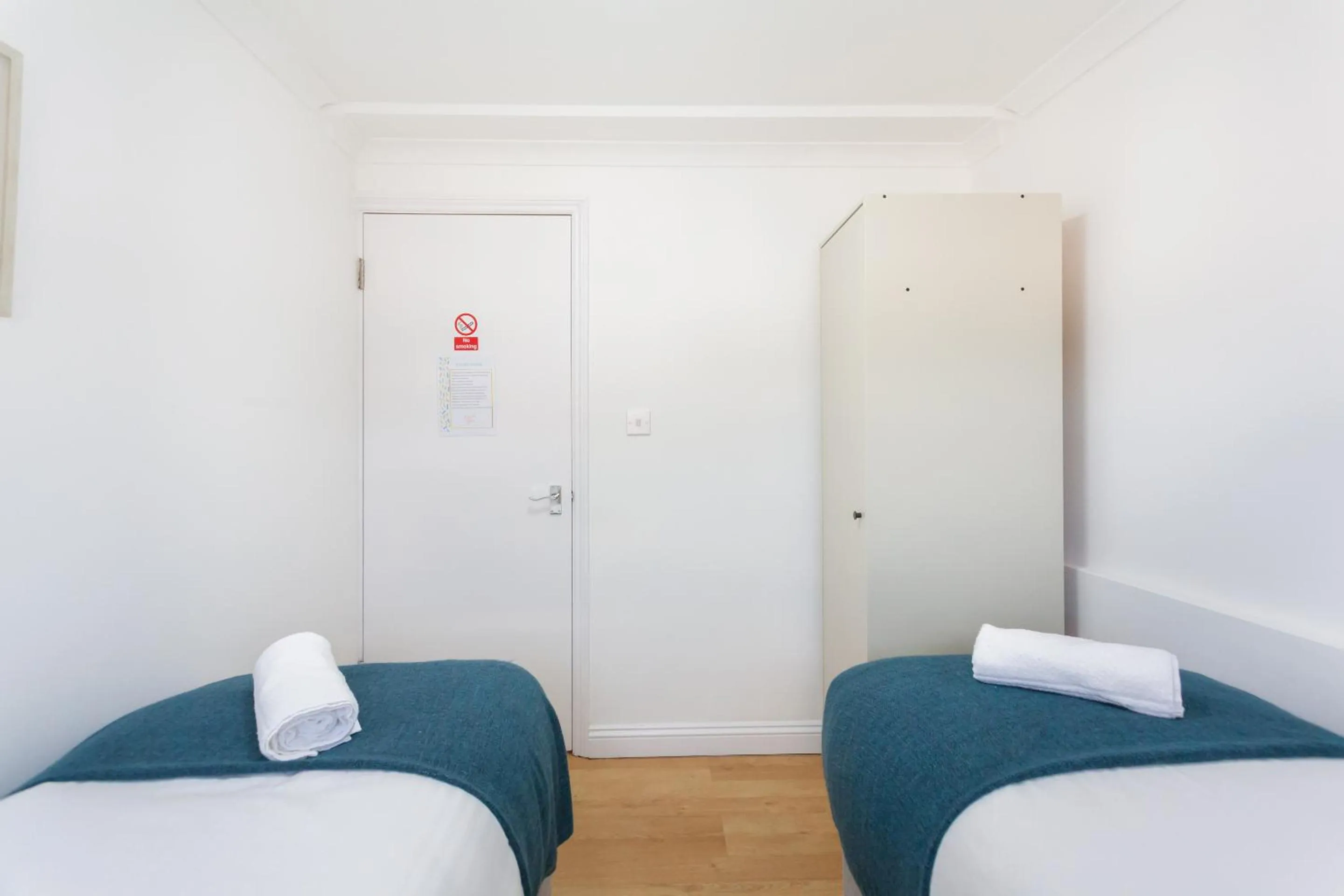 Bedroom, Bed in Euston Modern Apartments