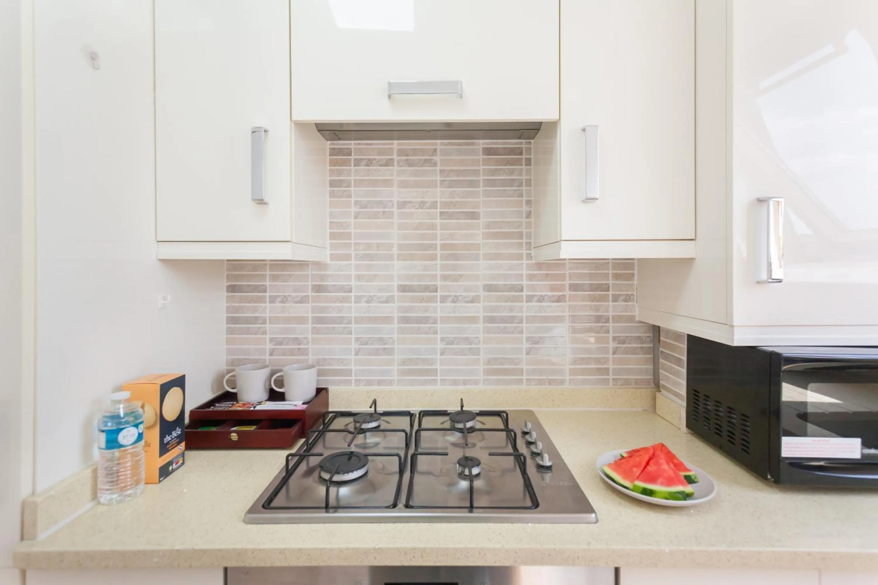 Kitchen or kitchenette in Euston Modern Apartments