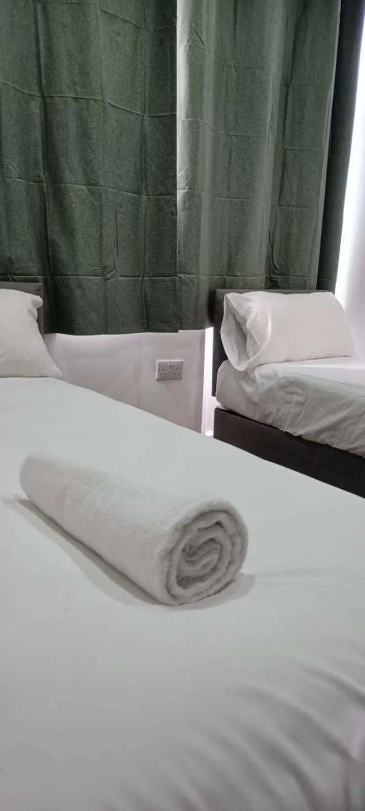 Bedroom, Bed in Euston Modern Apartments