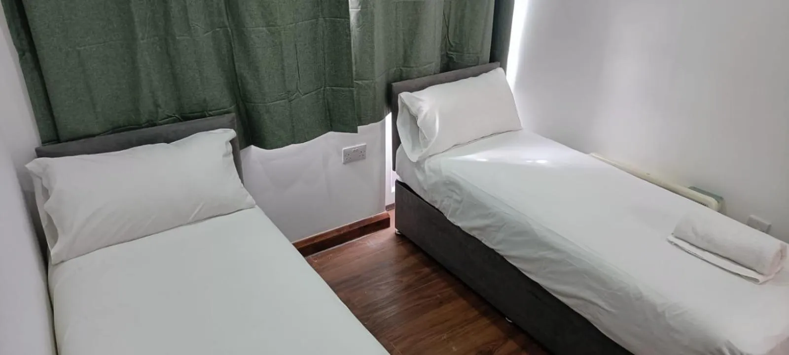 Bedroom, Bed in Euston Modern Apartments