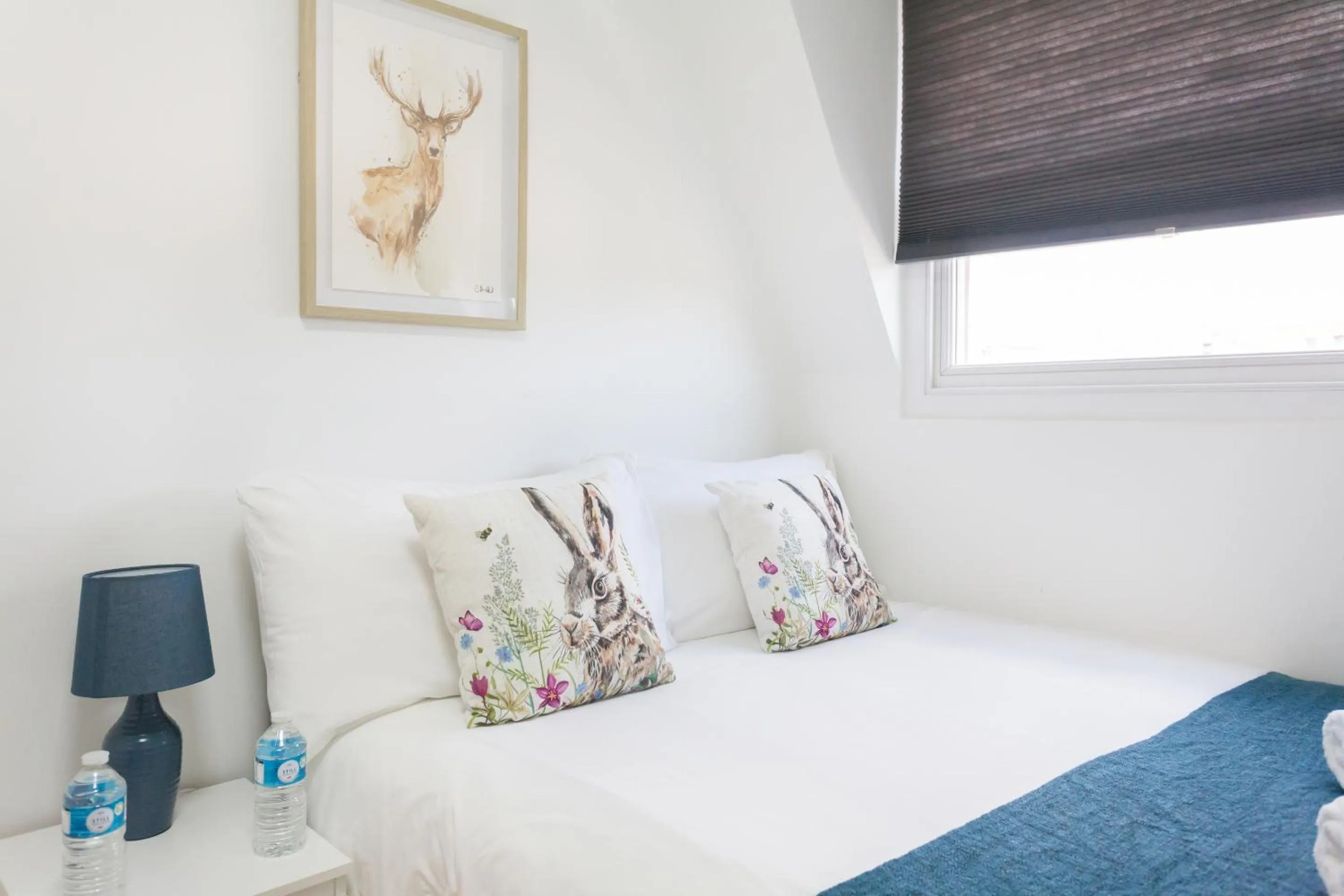 Bedroom, Bed in Euston Modern Apartments