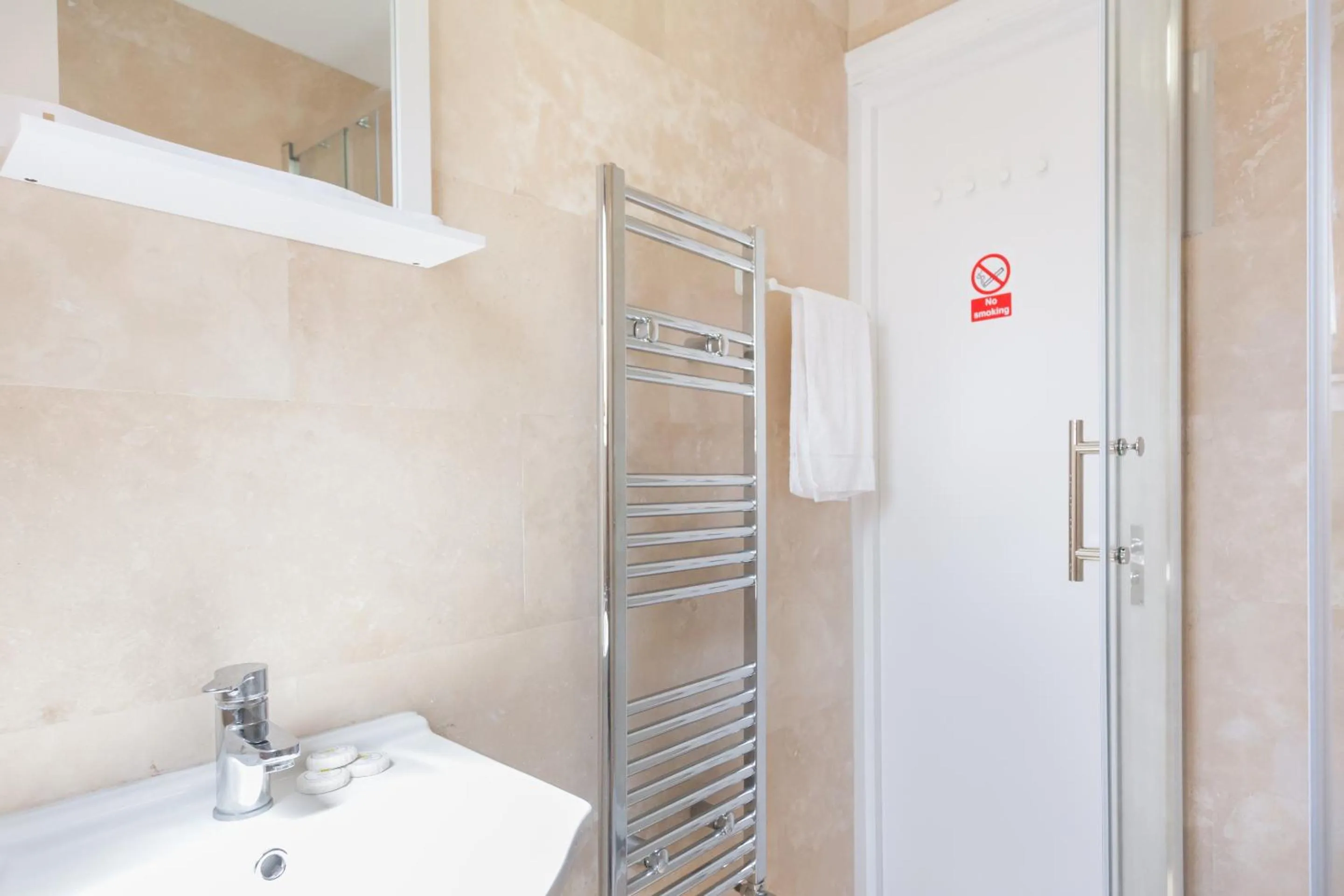 Bathroom in Euston Modern Apartments