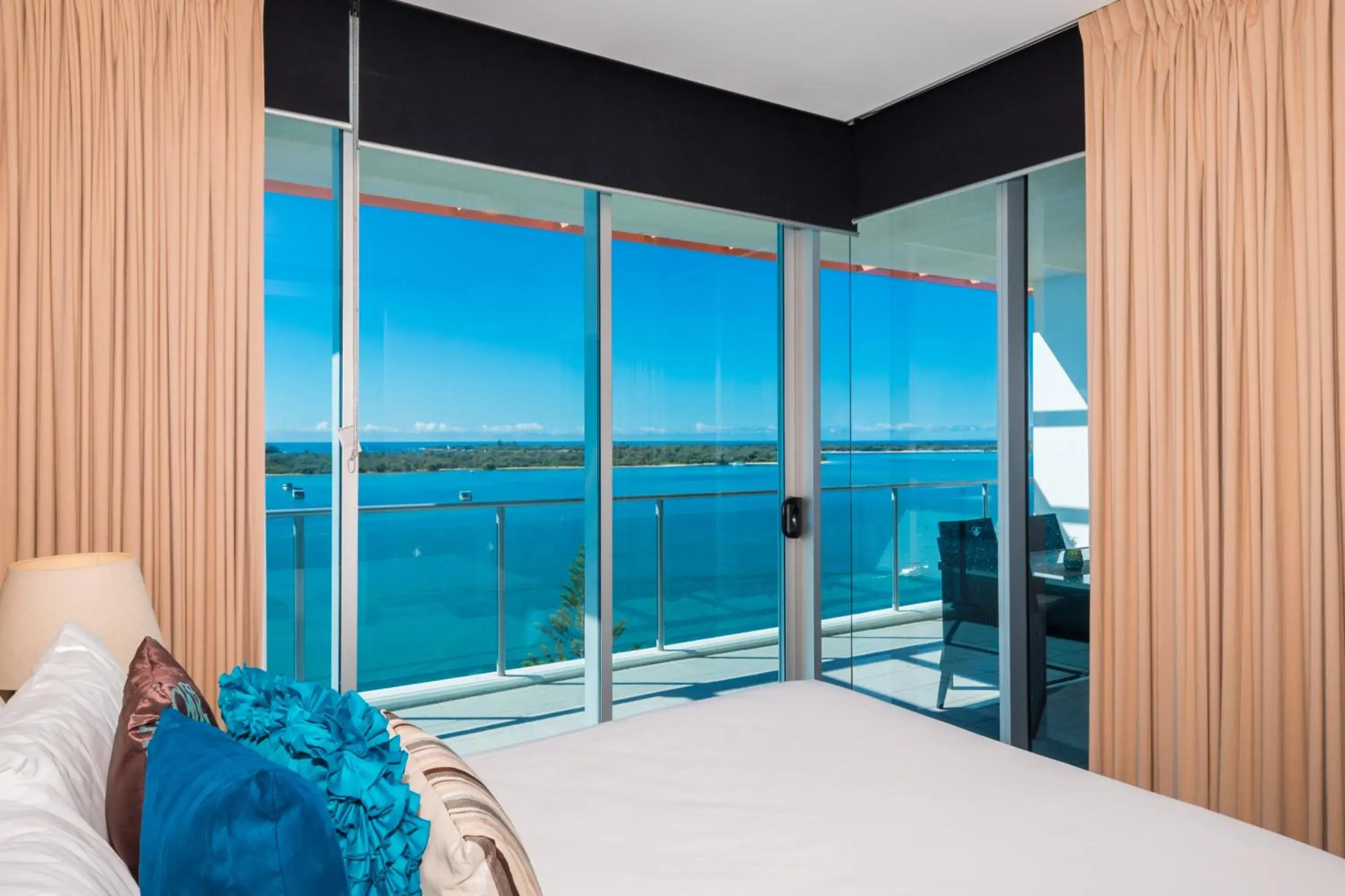 Sea view, Bed in Silvershore Apartments on the Broadwater Sea view, Bed in Silvershore Apartments on the Broadwater