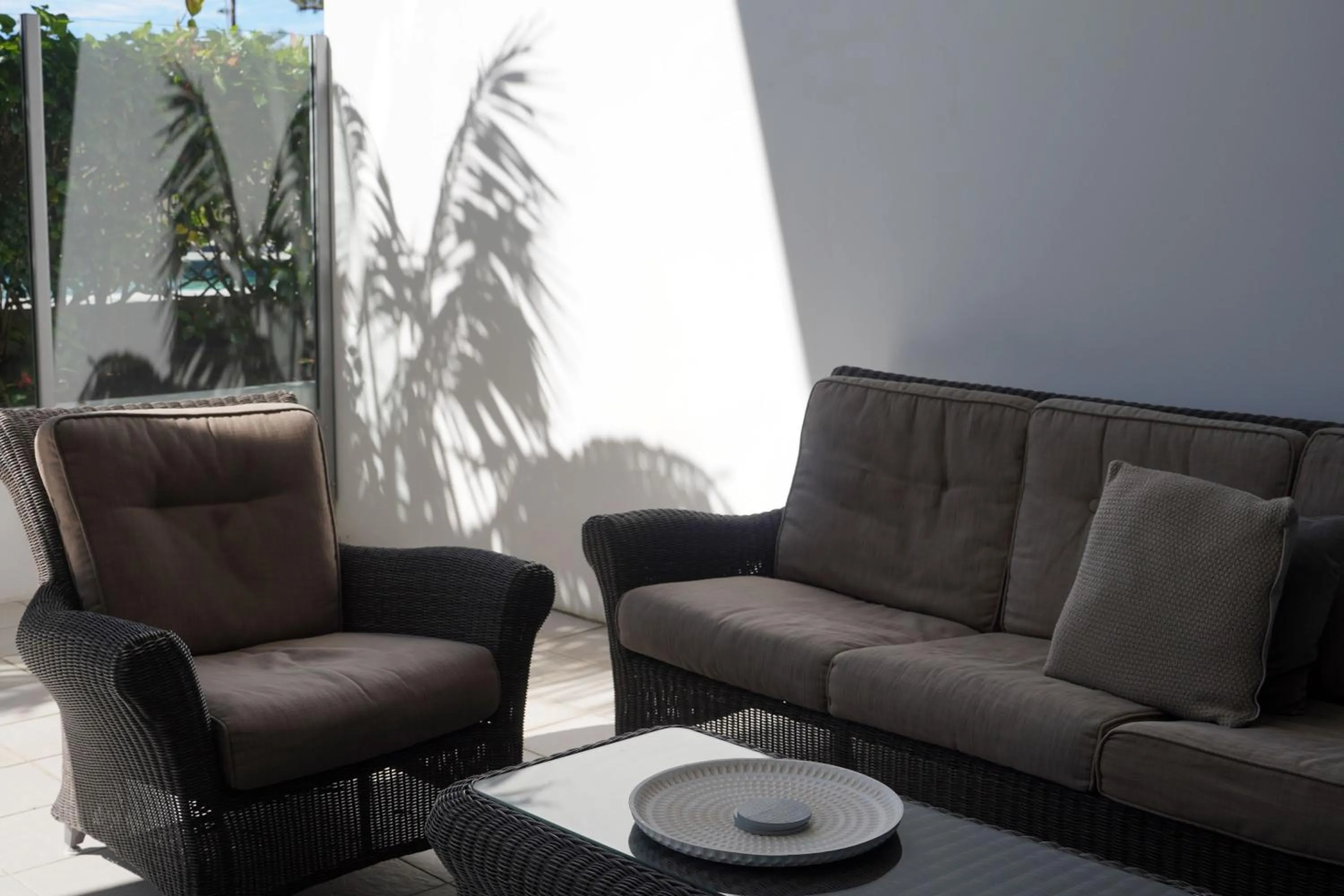 Seating area in Silvershore Apartments on the Broadwater