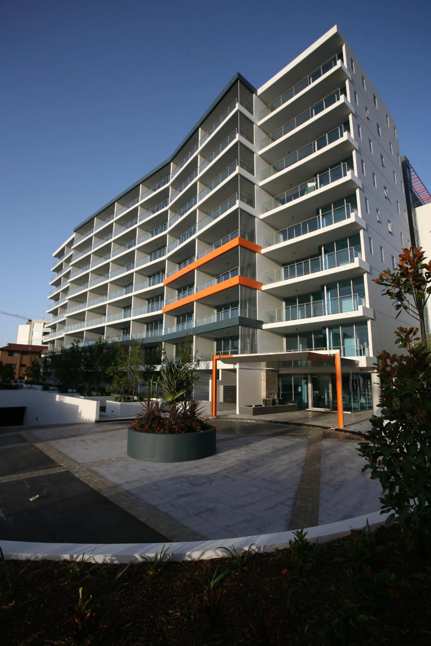 Facade/entrance in Silvershore Apartments on the Broadwater