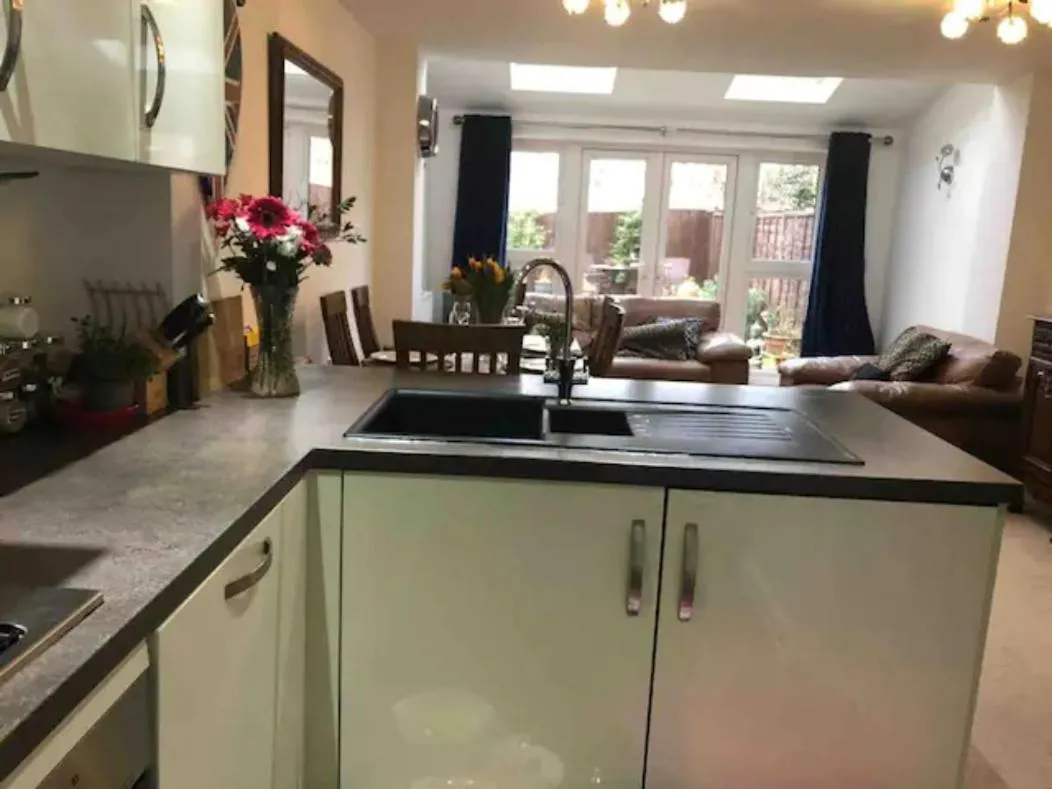 4 bedroom house in seaside town