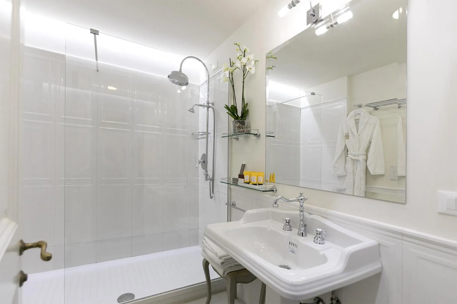 Bathroom in Palazzo Lorenzo Hotel Boutique & Spa