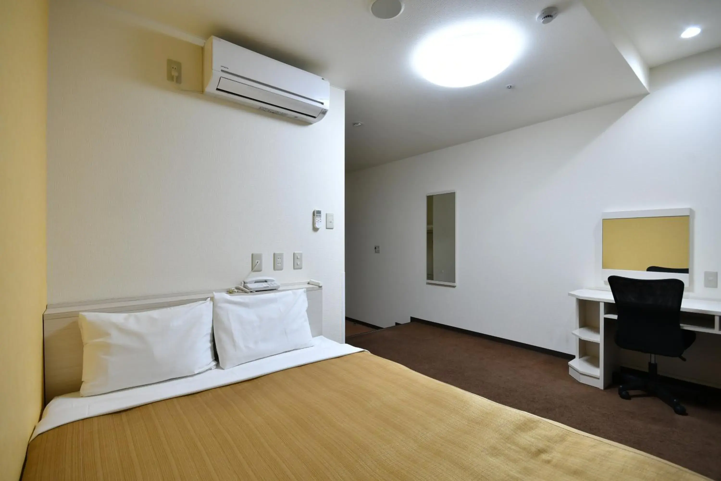 Double Room - single occupancy - Smoking in Bell's Inn Tsuchiura Double Room - single occupancy - Smoking in Bell's Inn Tsuchiura