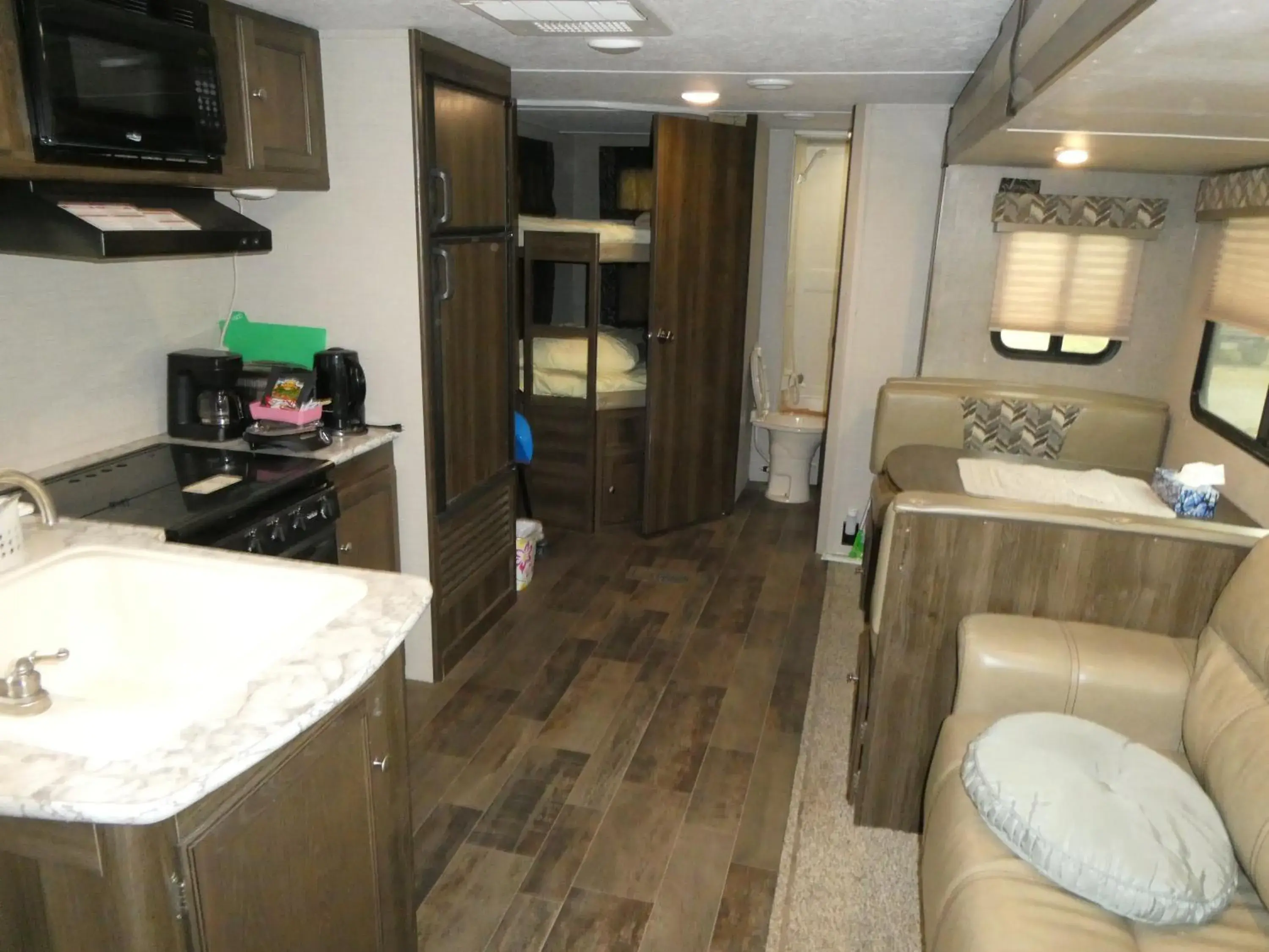 Caravan in Airport Inn Caravan in Airport Inn