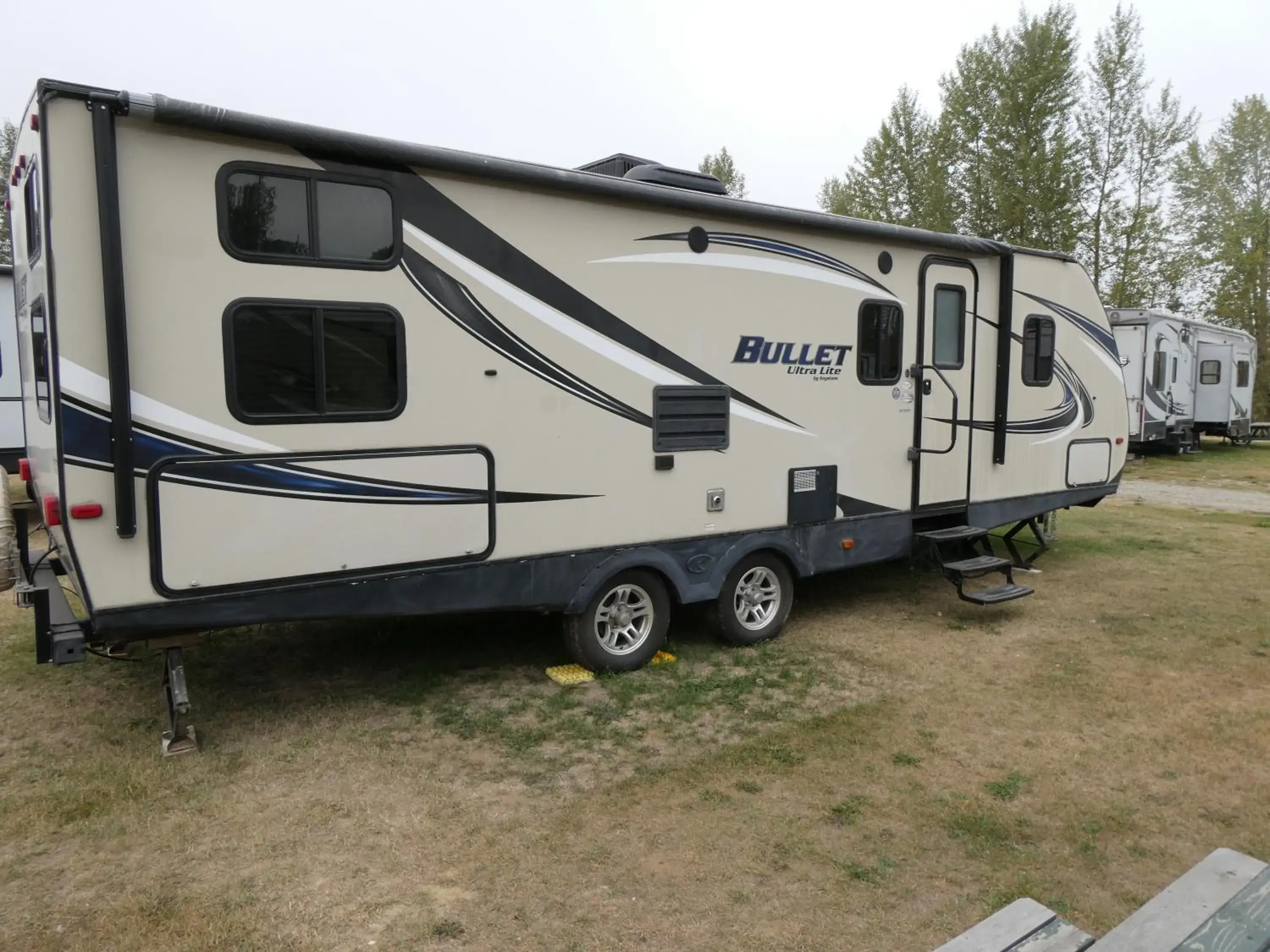 Caravan in Airport Inn Caravan in Airport Inn