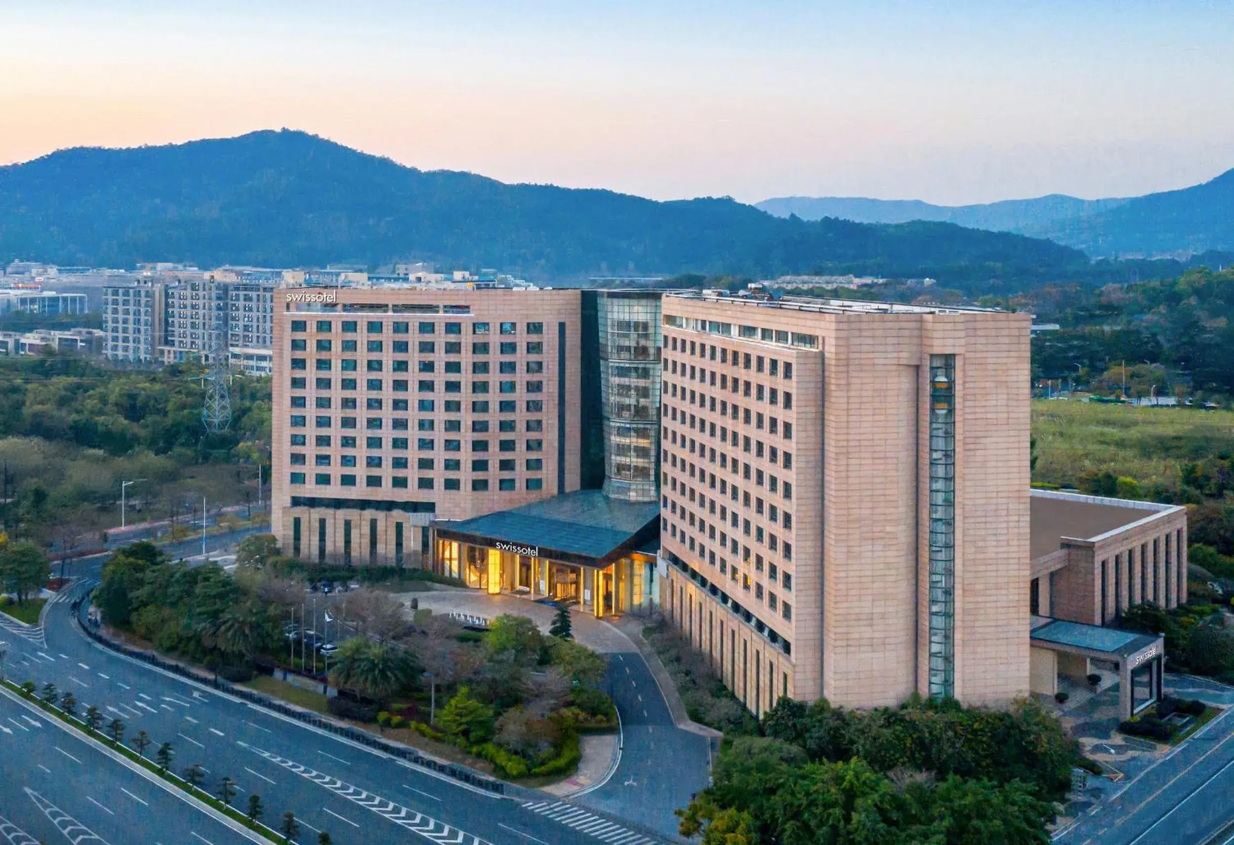 Property building in Swissôtel Guangzhou Property building in Swissôtel Guangzhou
