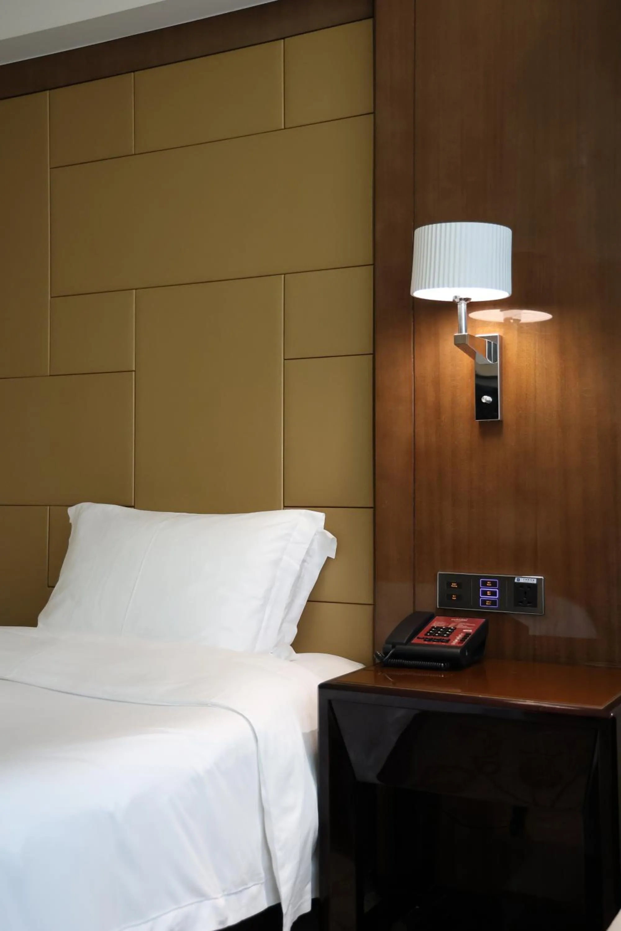 Bed in Swissôtel Guangzhou