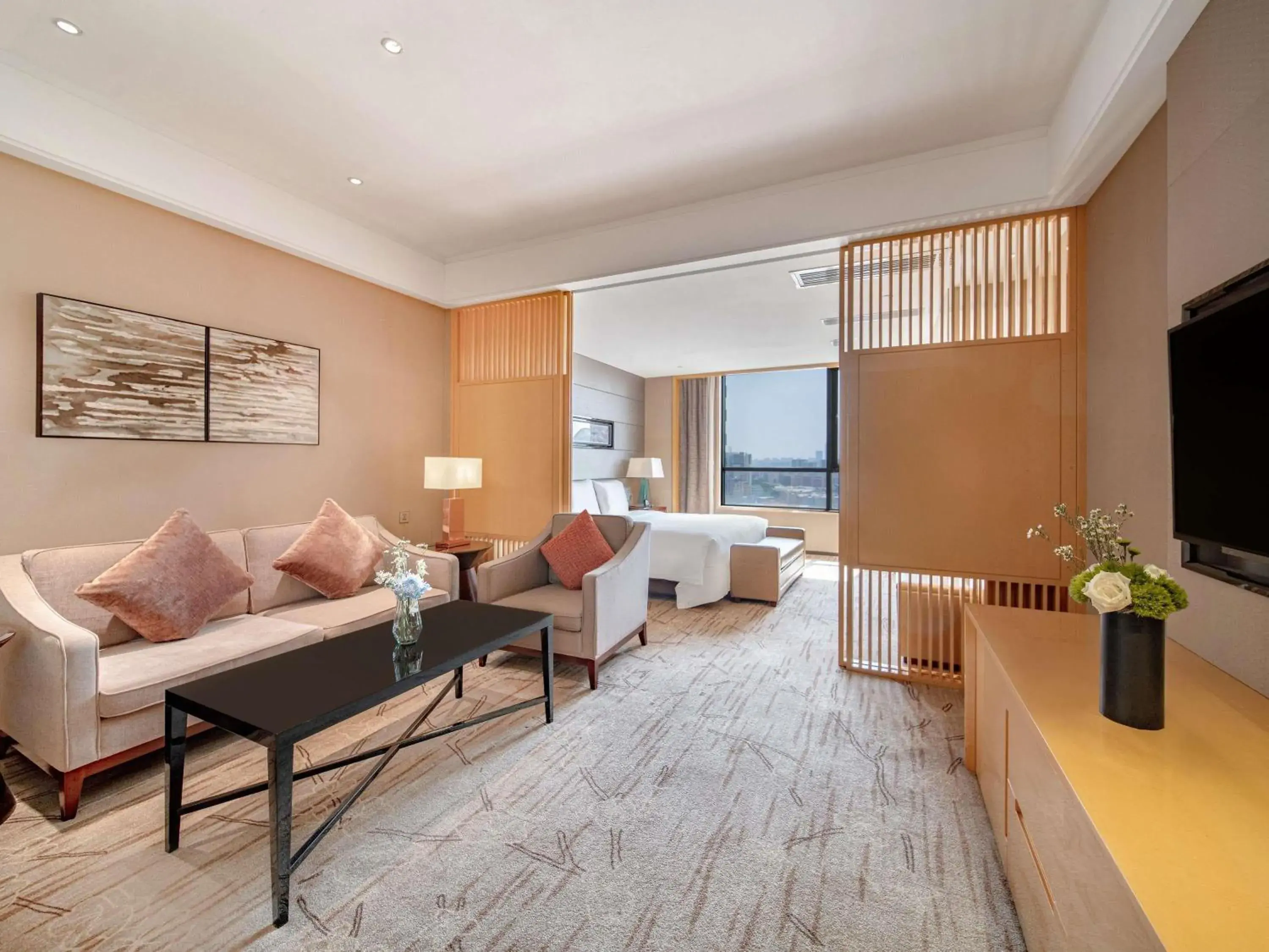 Swiss Select King Room with Sofa Bed in Swissôtel Guangzhou Swiss Select King Room with Sofa Bed in Swissôtel Guangzhou