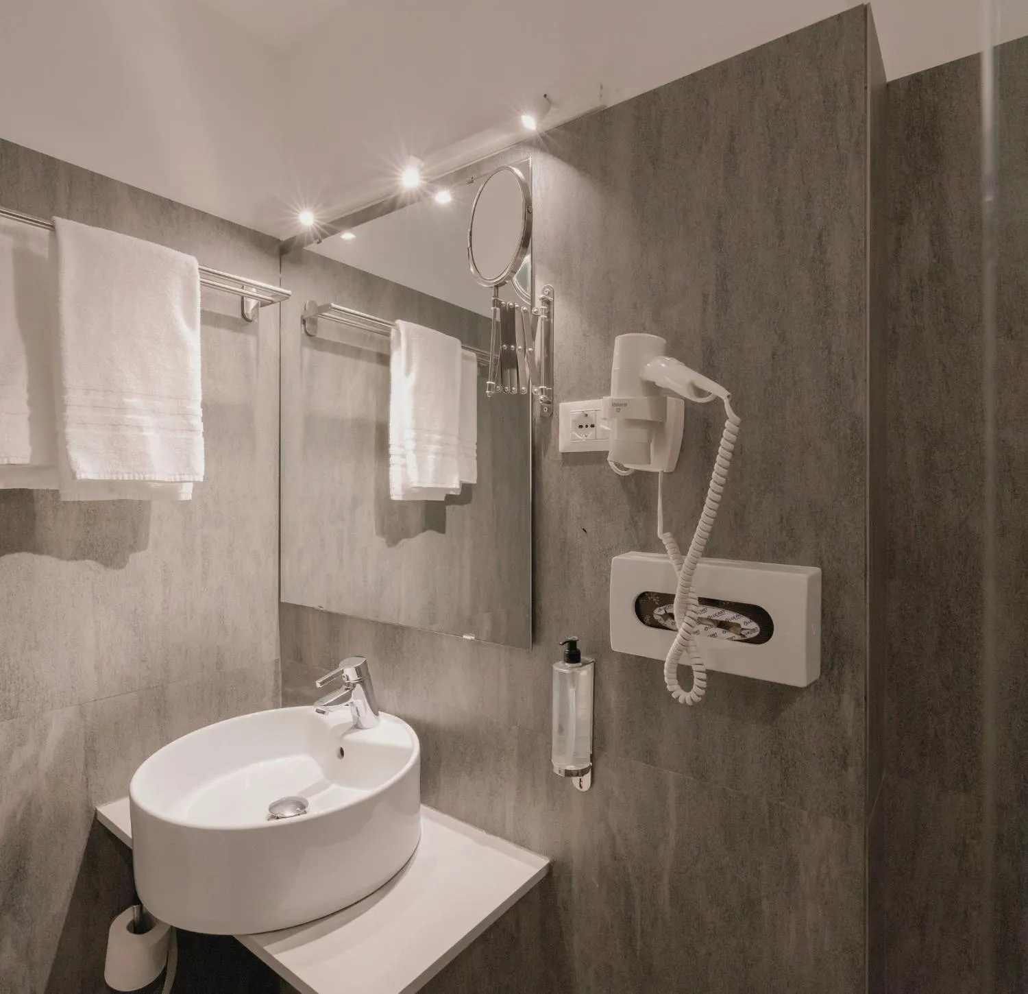 Shower in Kleos Hotel Milano Città Studi by Kleos Group Collection