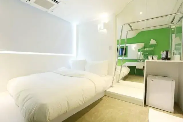 Bed in Forever Inn Bed in Forever Inn