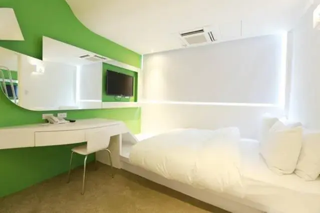 Bed in Forever Inn Bed in Forever Inn