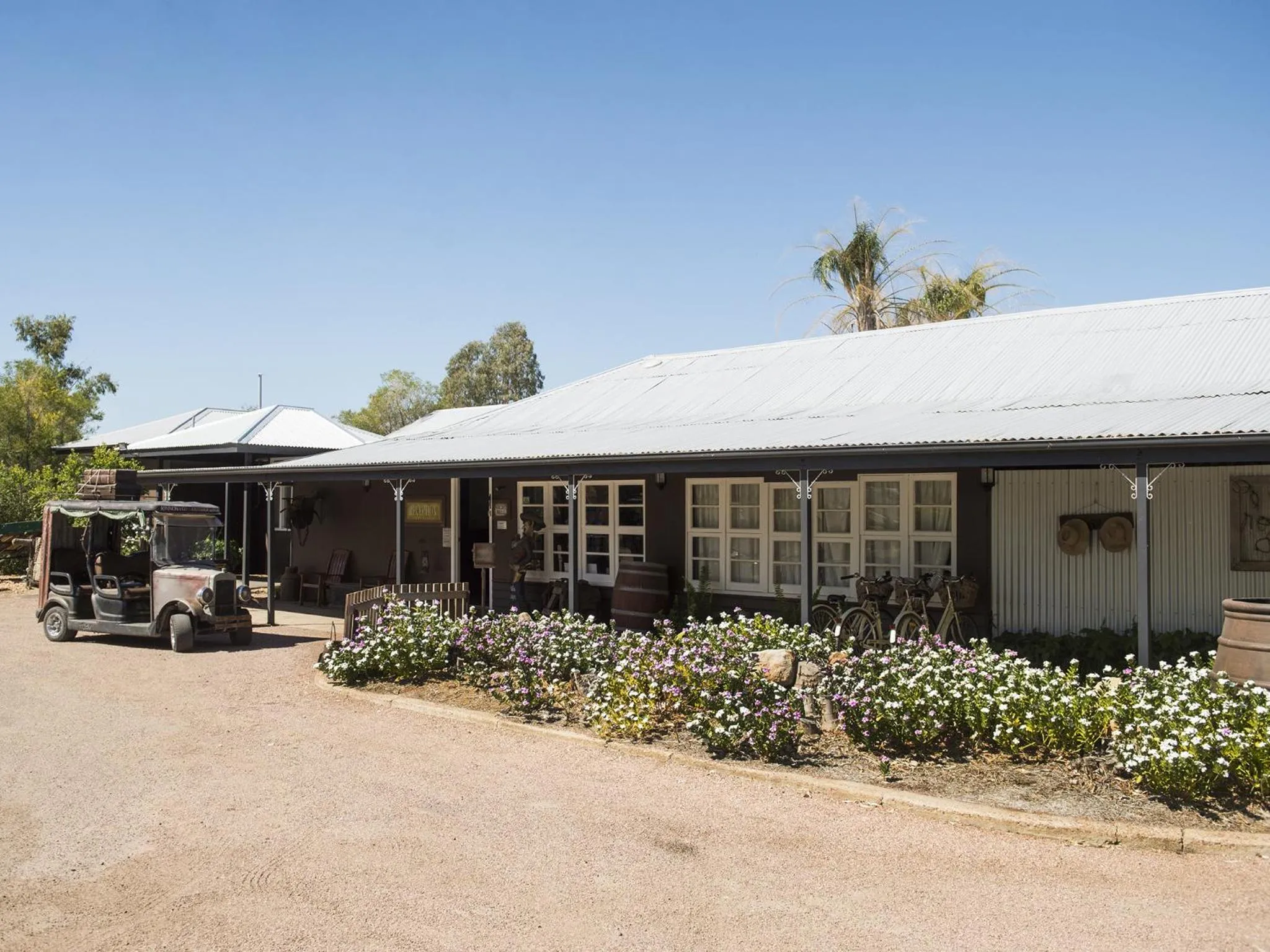 Facade/entrance in Saltbush Retreat