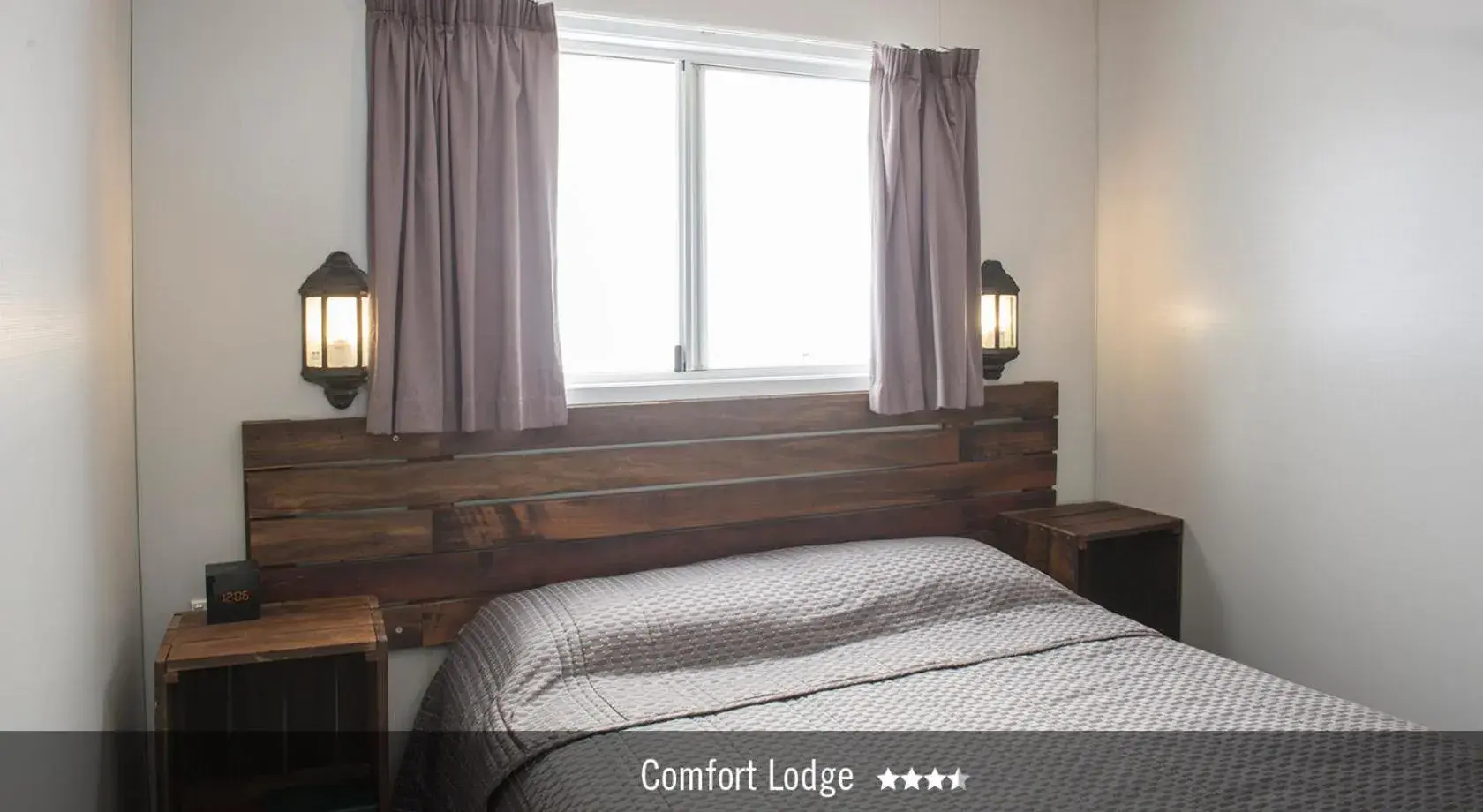 Standard One-Bedroom Queen Cabin in Saltbush Retreat Standard One-Bedroom Queen Cabin in Saltbush Retreat