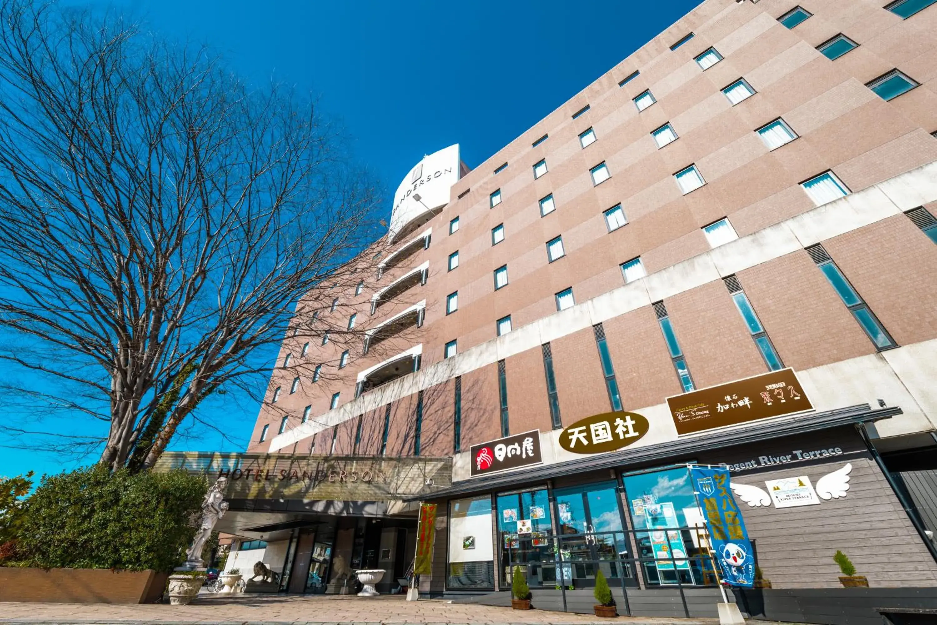 Property building in Hotel Sanderson Property building in Hotel Sanderson