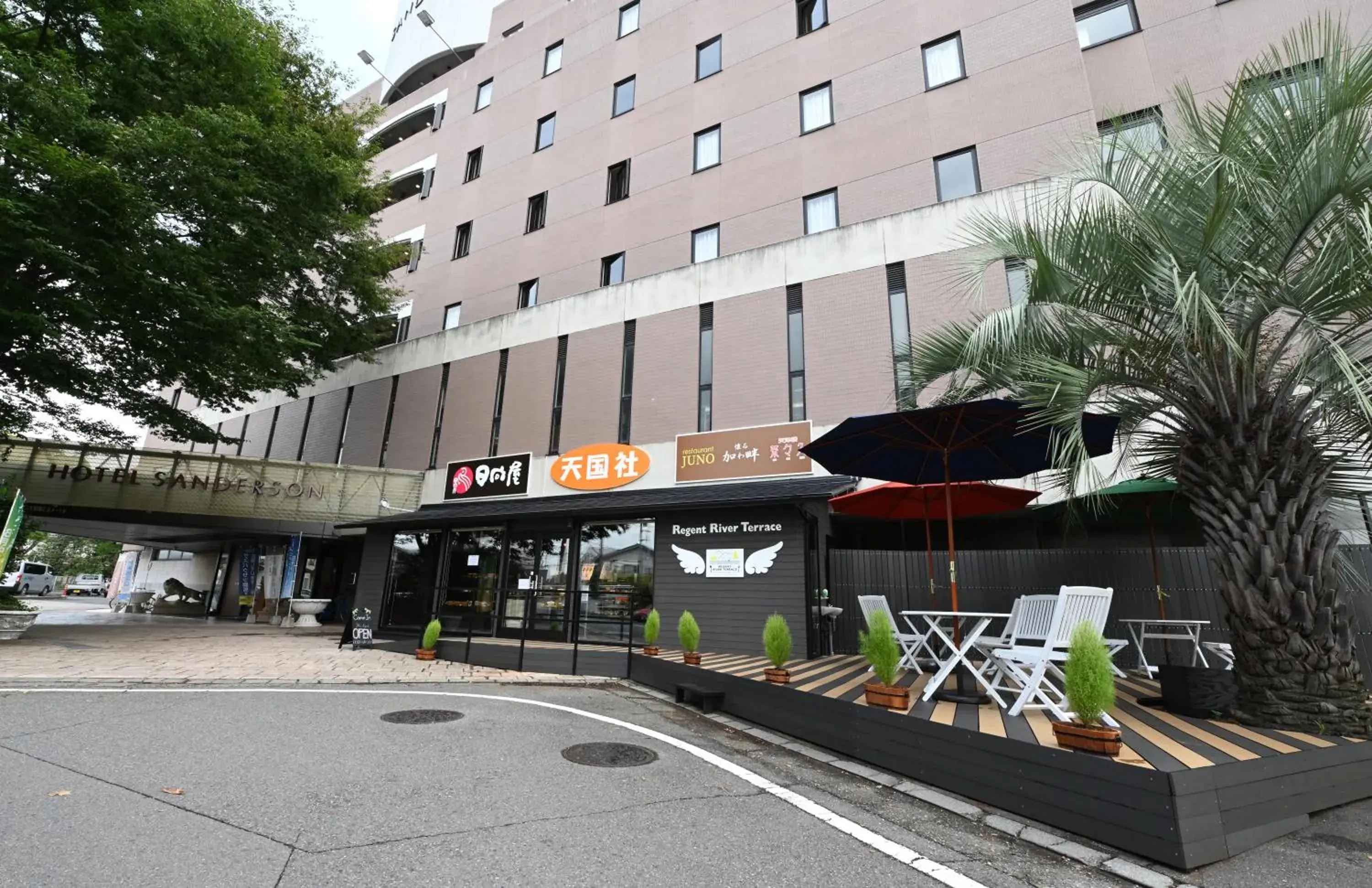 Property building in Hotel Sanderson Property building in Hotel Sanderson