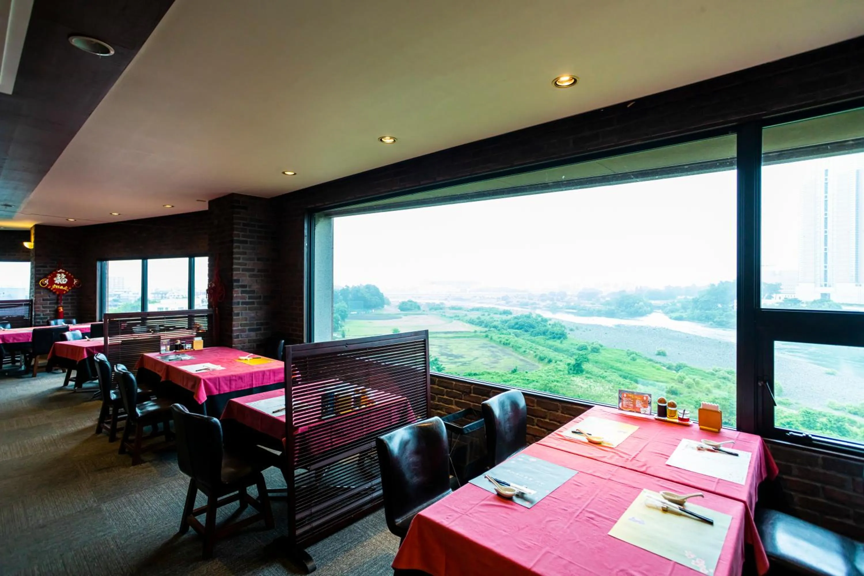 Restaurant/places to eat in Hotel Sanderson