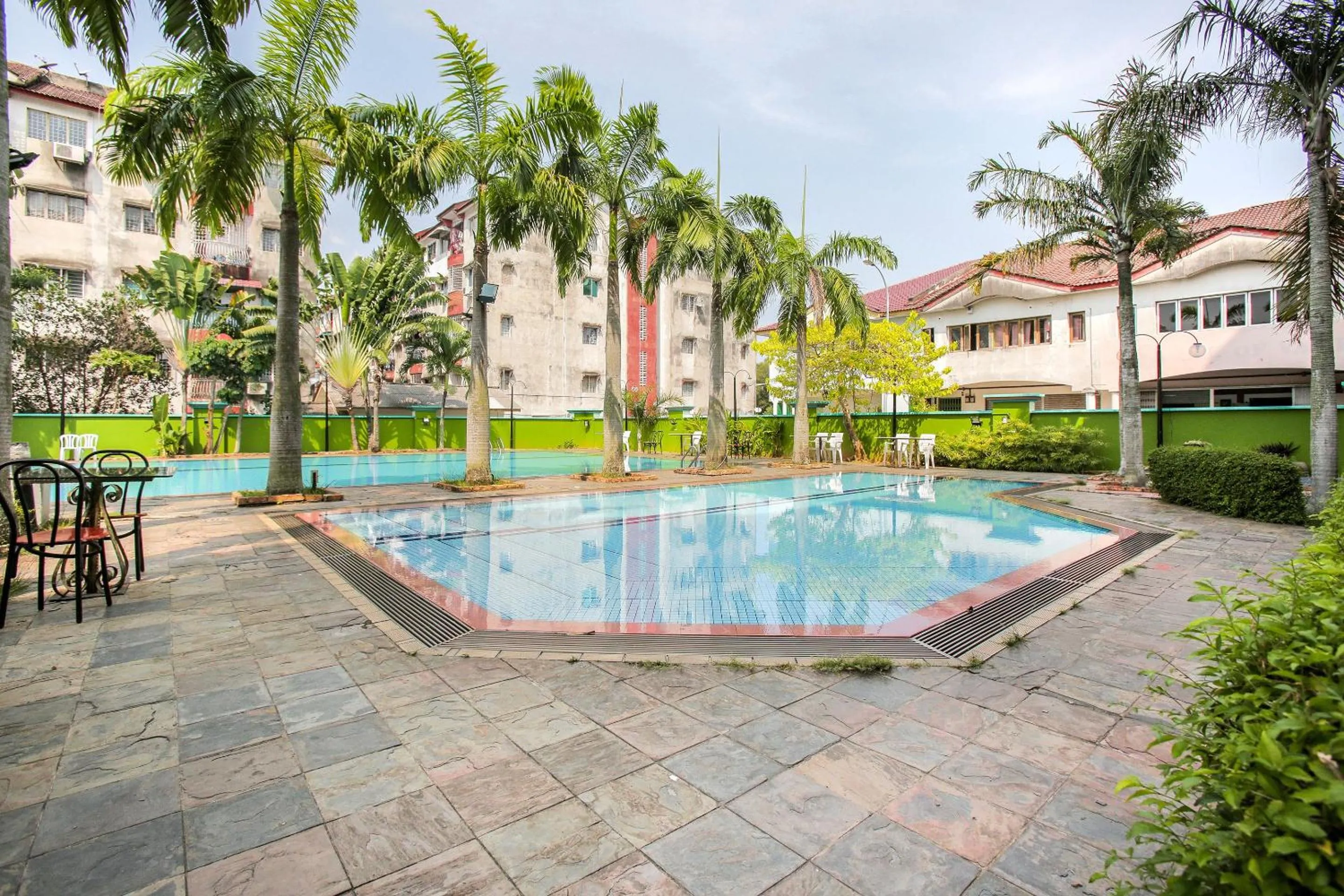 Swimming pool in Collection O Hotel Super Cowboy