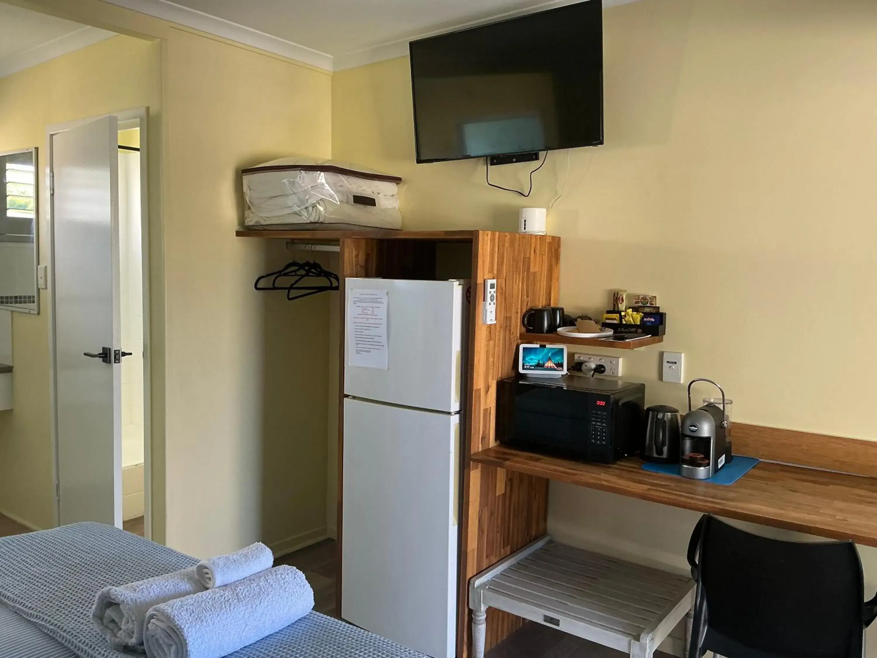 King Room in Moore Park Beach Inn King Room in Moore Park Beach Inn