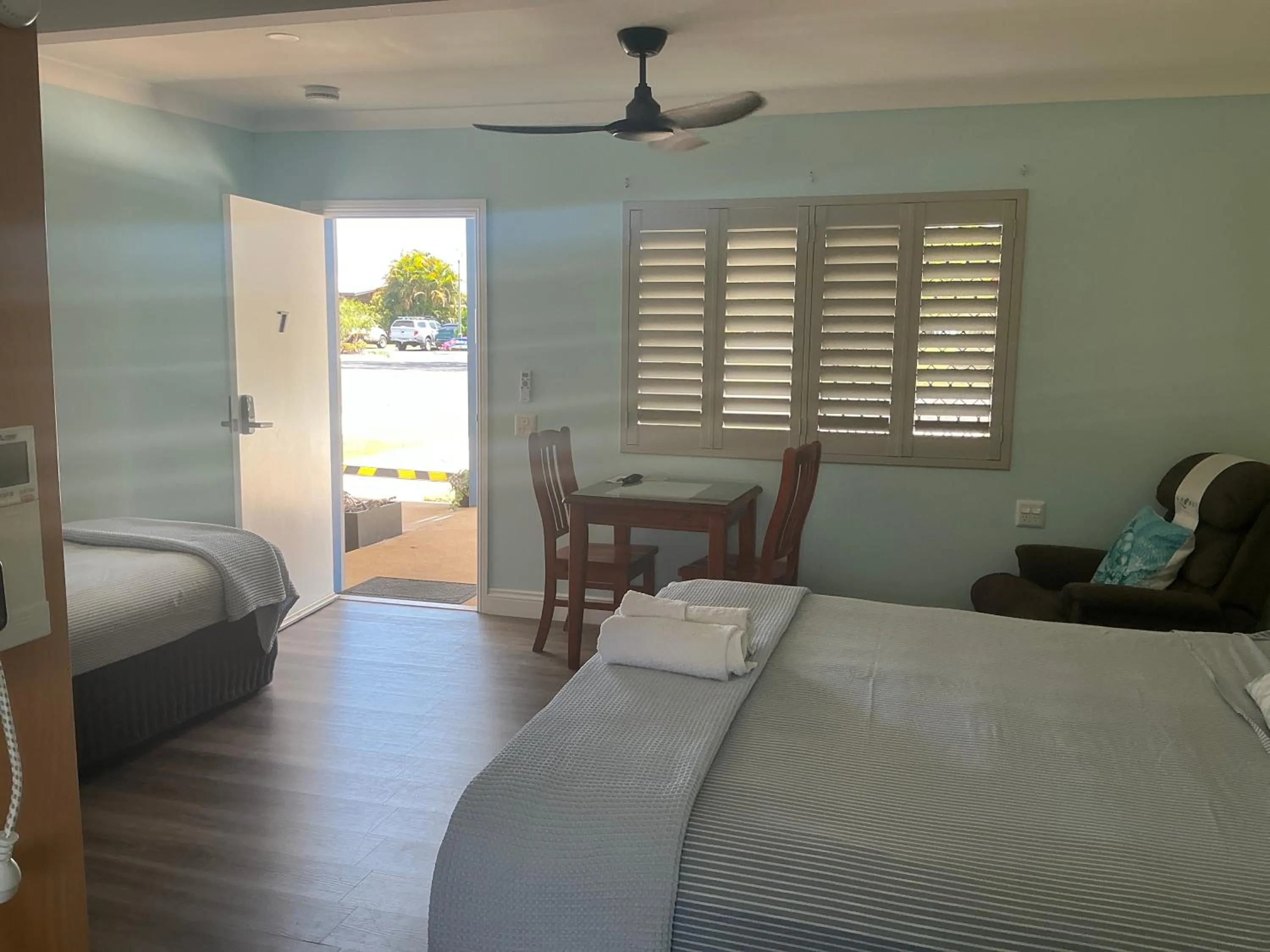 Bed in Moore Park Beach Inn